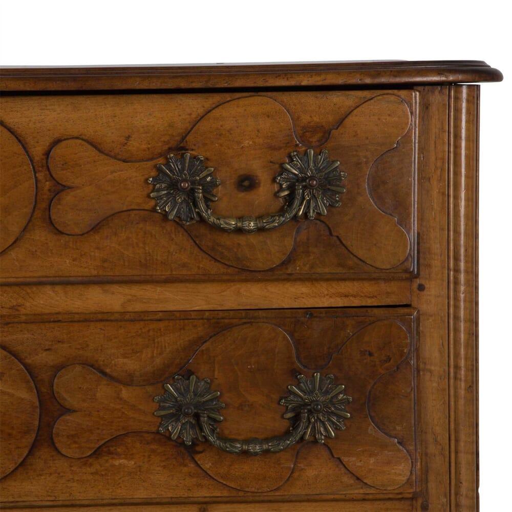 18th Century French Walnut Commode In Good Condition In Gloucestershire, GB