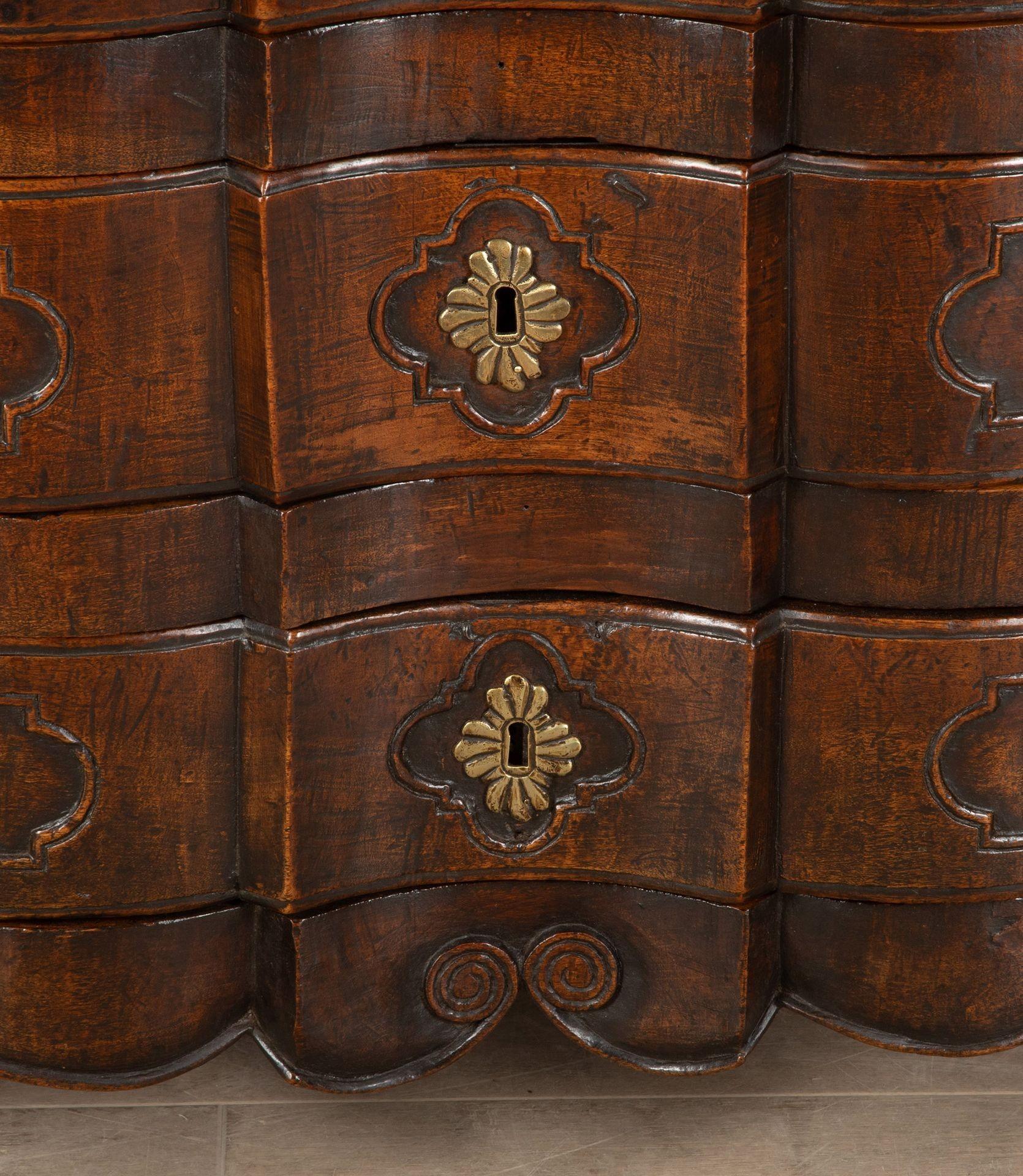 Mid-18th Century 18th Century French Walnut Commode For Sale
