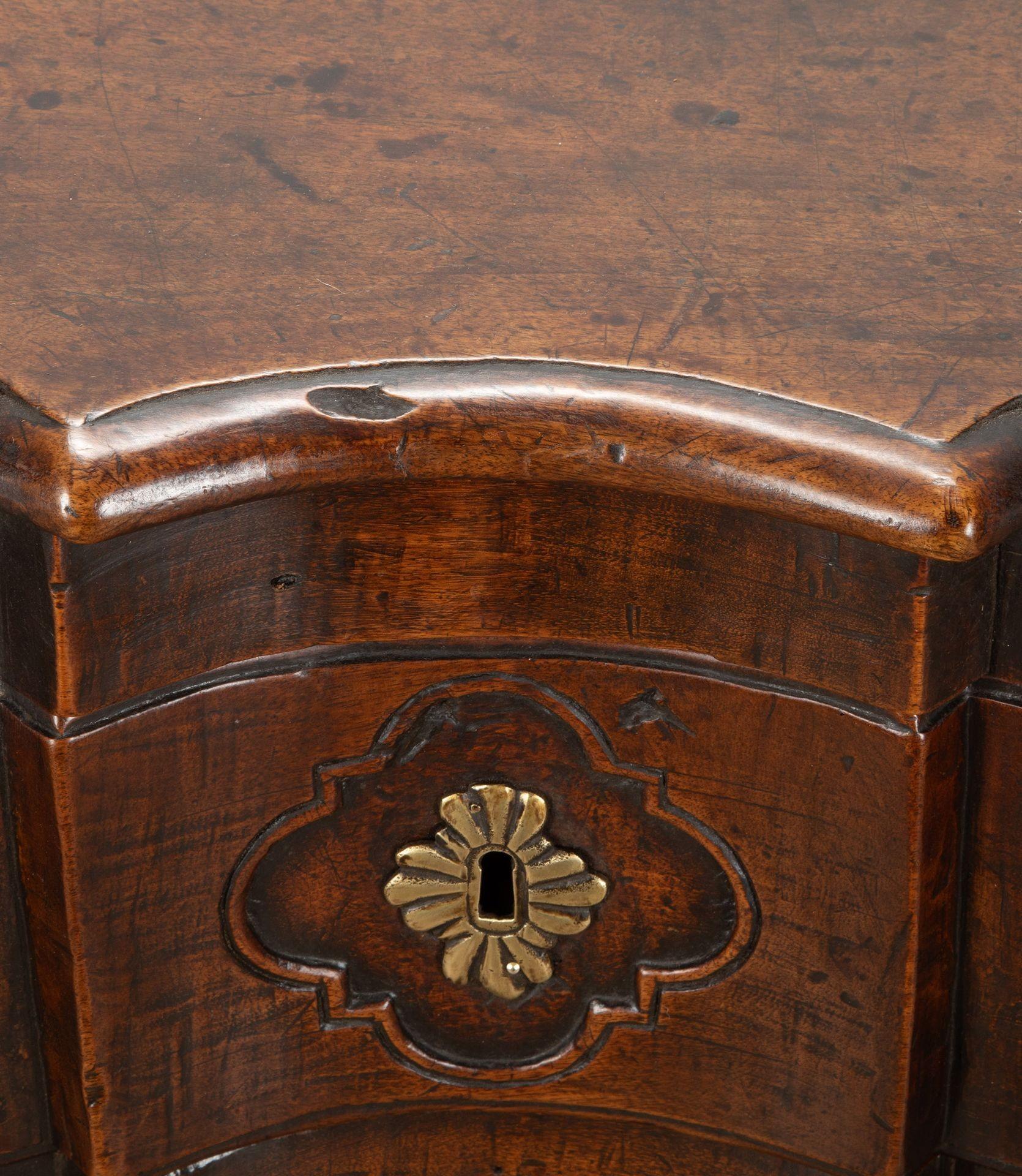 18th Century French Walnut Commode For Sale 1