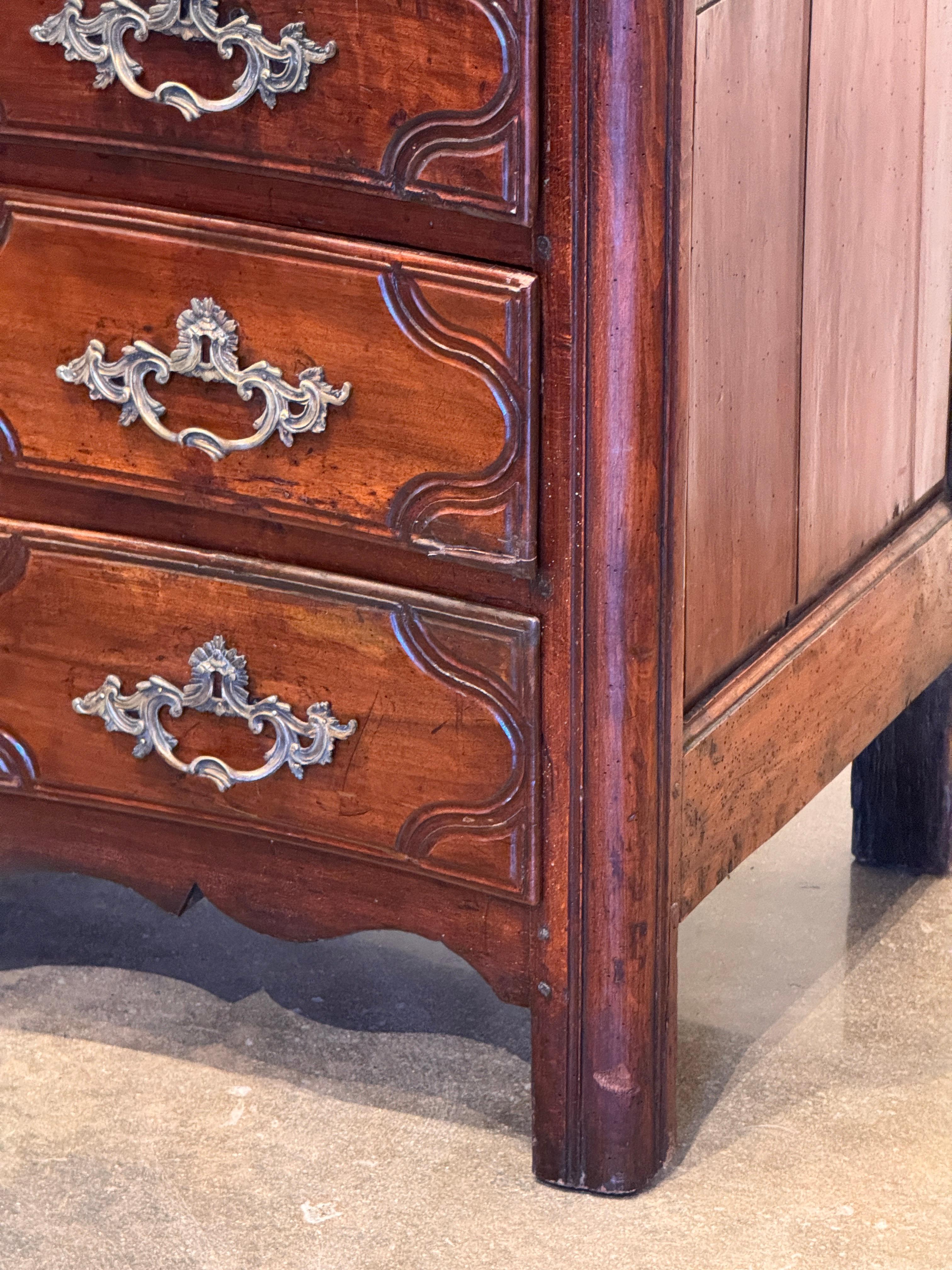 18th Century French Walnut Commode For Sale 2