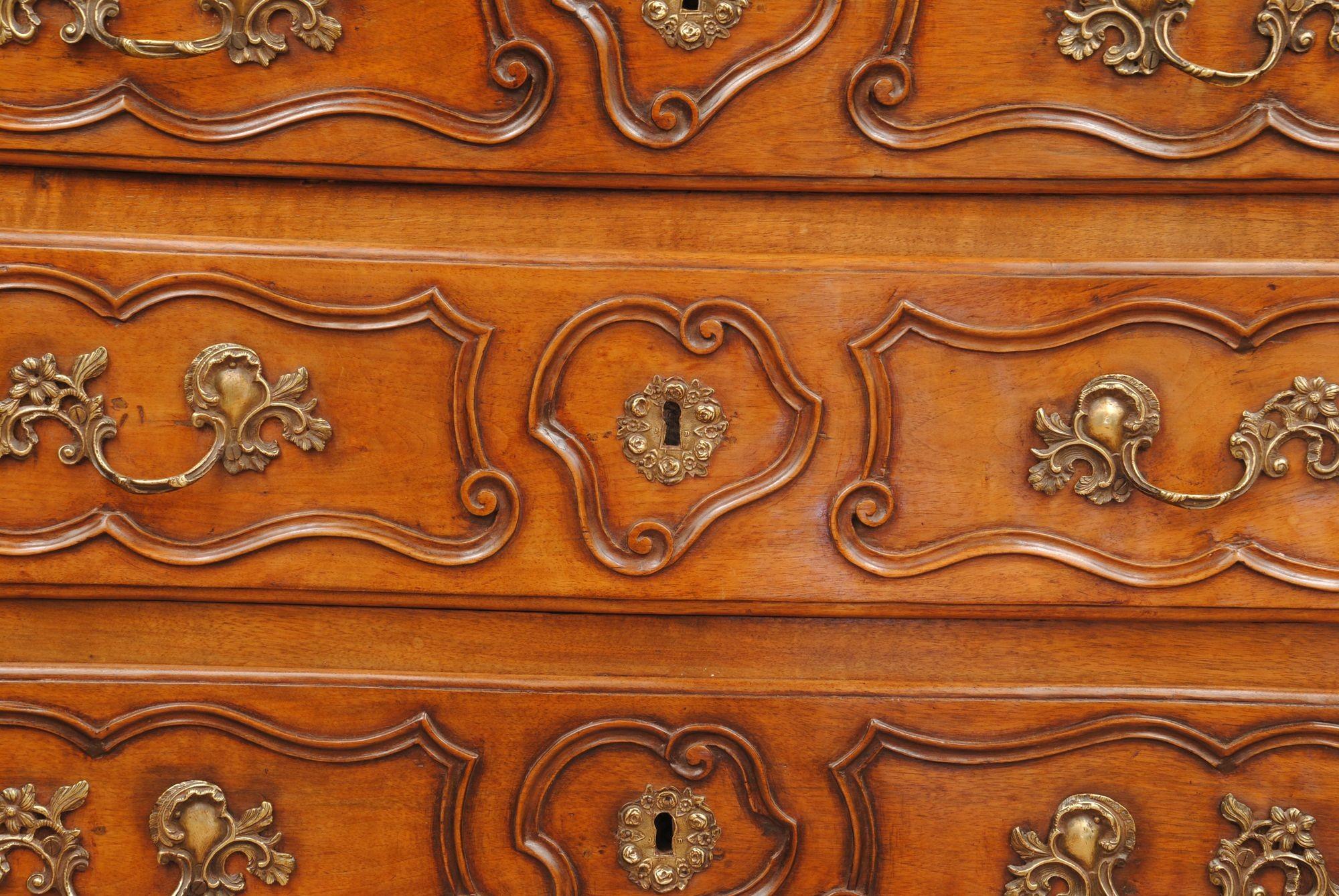 18th Century and Earlier 18th Century French Walnut Commode For Sale