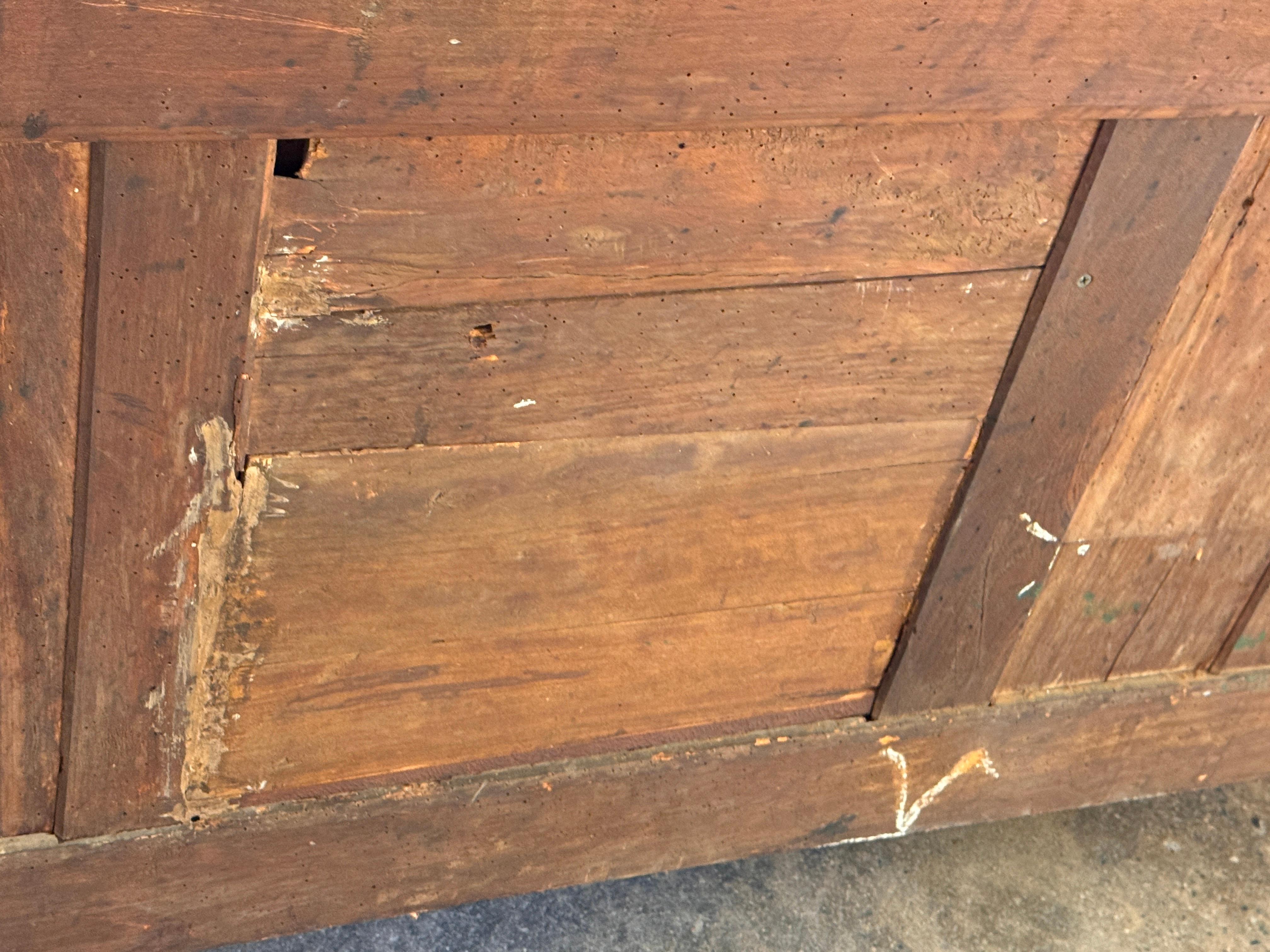 18th Century French Walnut Commode For Sale 5