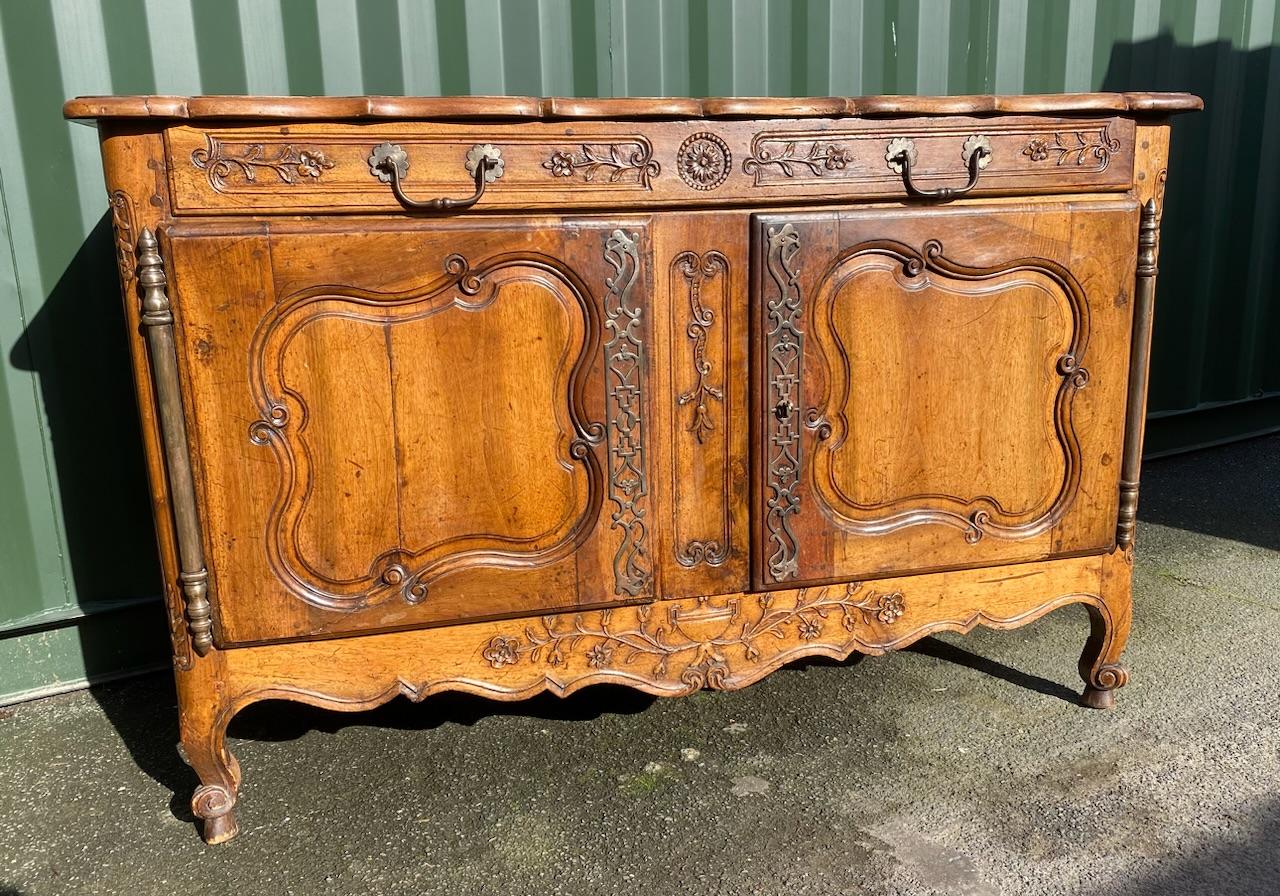 18th Century French Walnut Cupboard Buffet In Good Condition In Seaford, GB