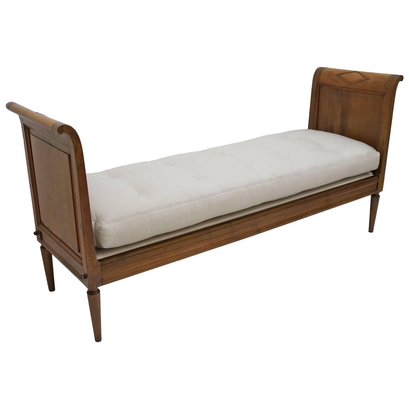 18th Century French Walnut Daybed For Sale