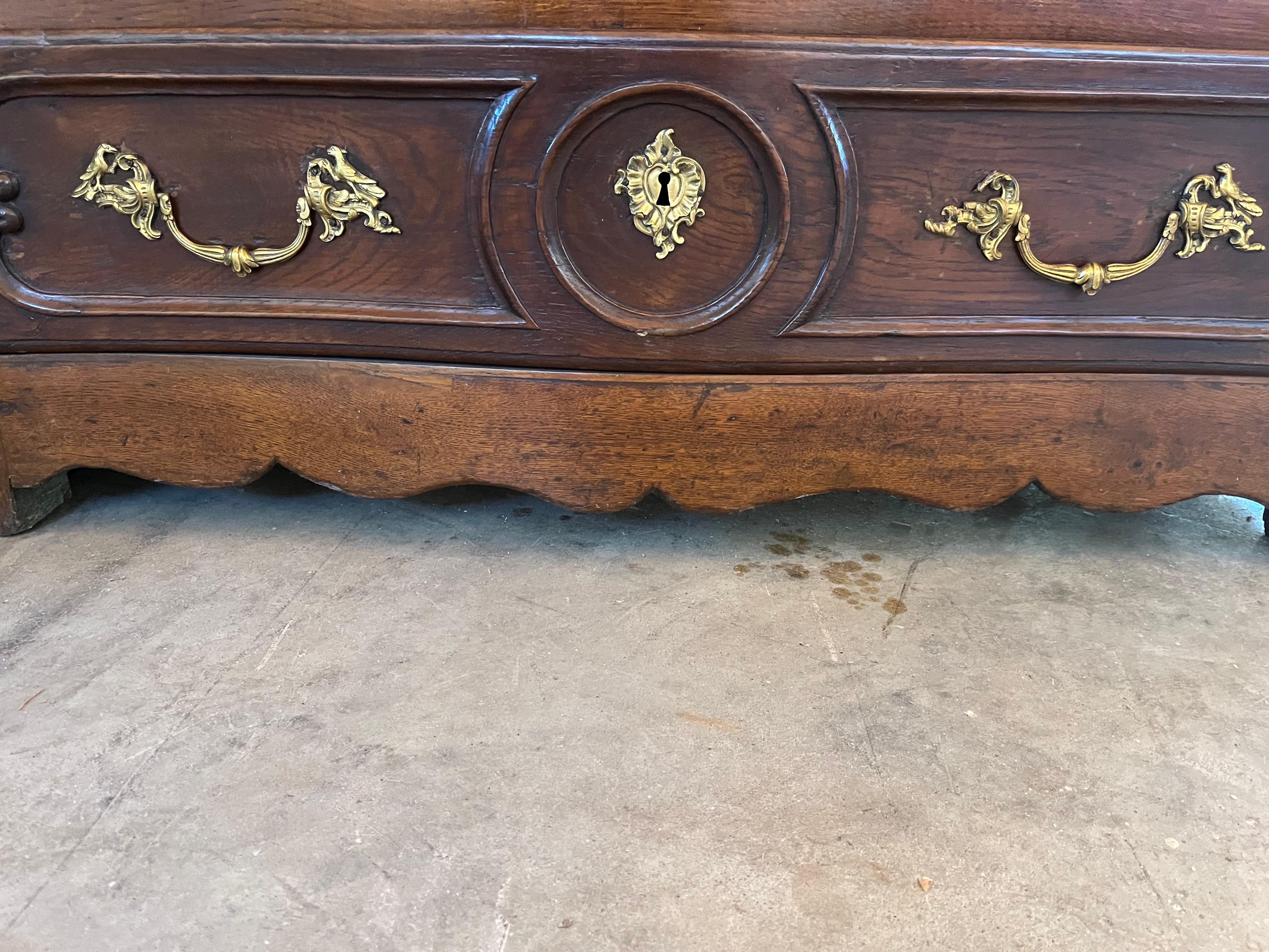 Commode francese in noce Luigi XIV del XVIII secolo in vendita 5