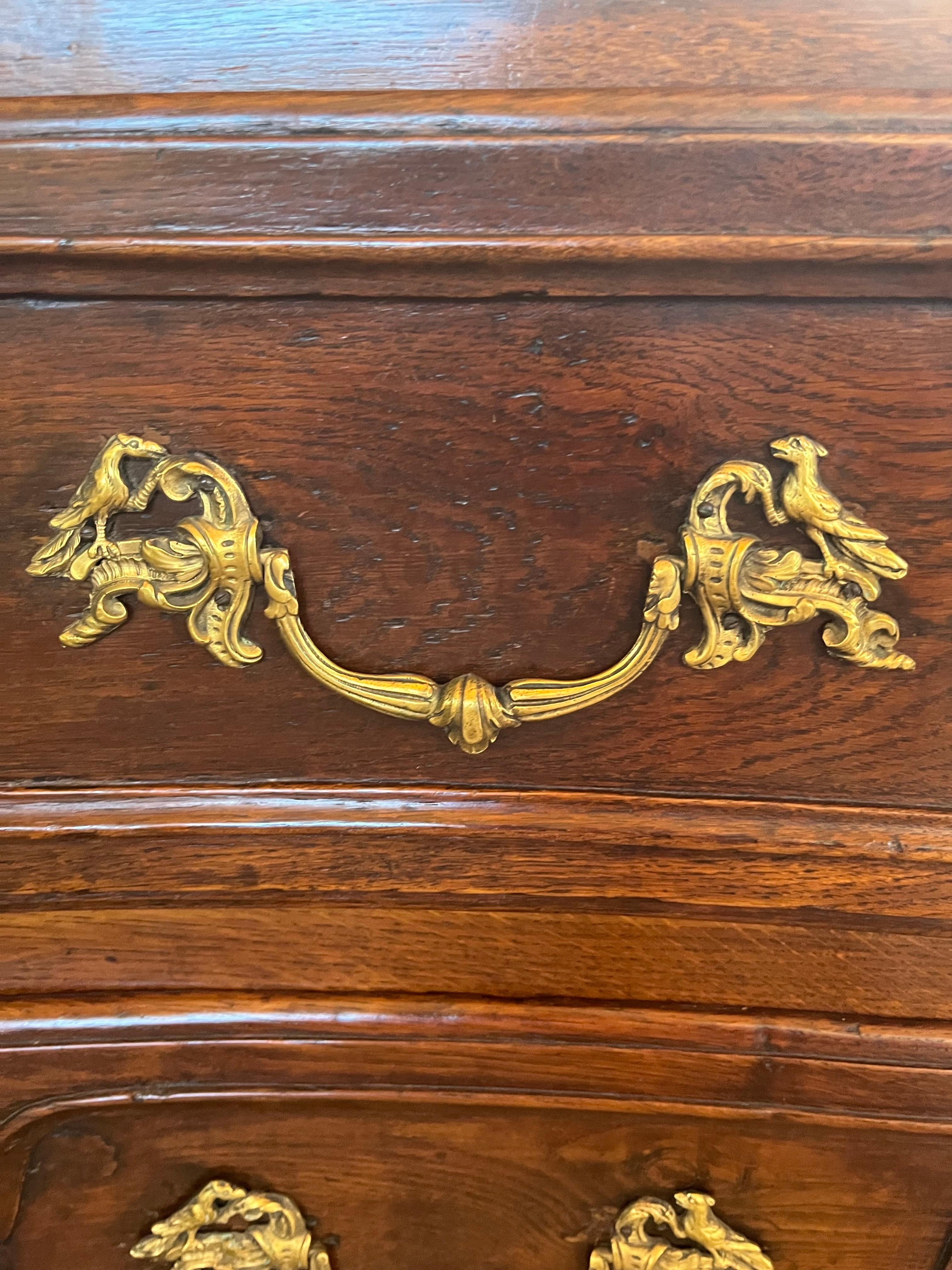 Commode francese in noce Luigi XIV del XVIII secolo in vendita 6