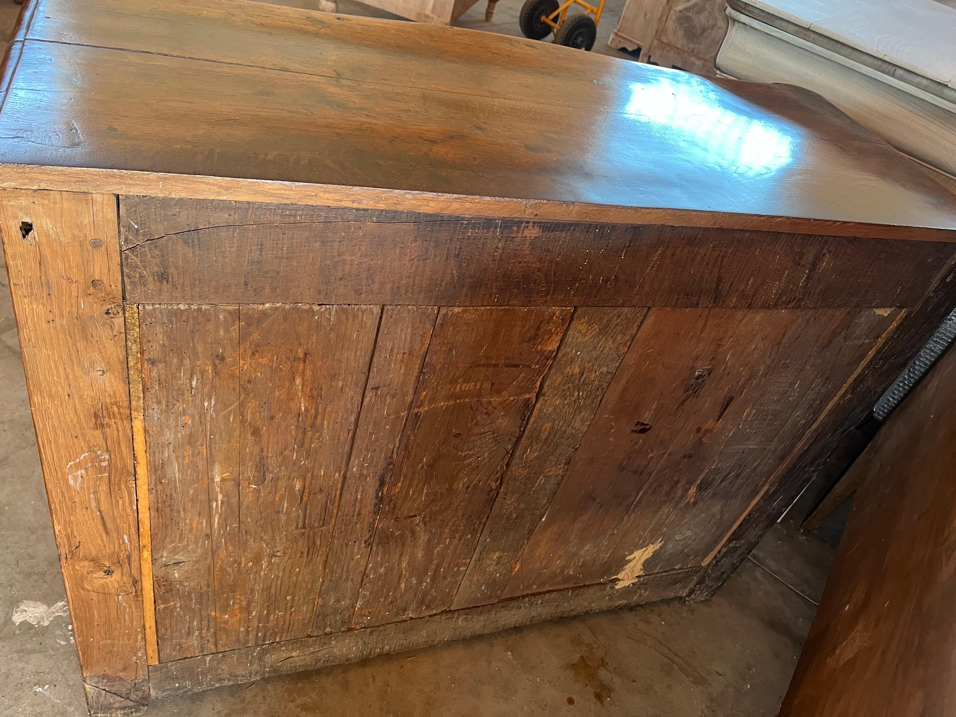 Commode francese in noce Luigi XIV del XVIII secolo in vendita 10