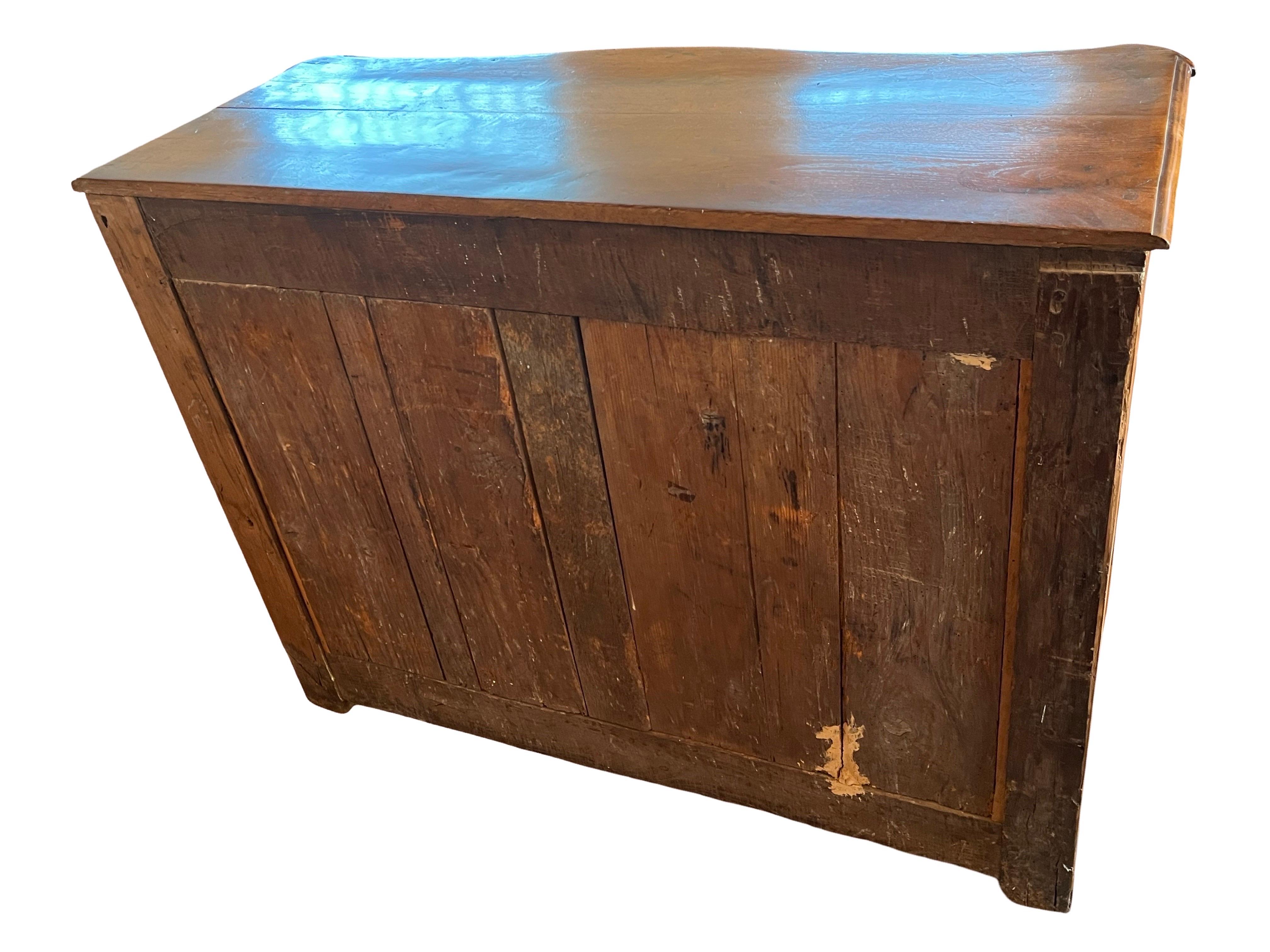 Commode francese in noce Luigi XIV del XVIII secolo in vendita 11