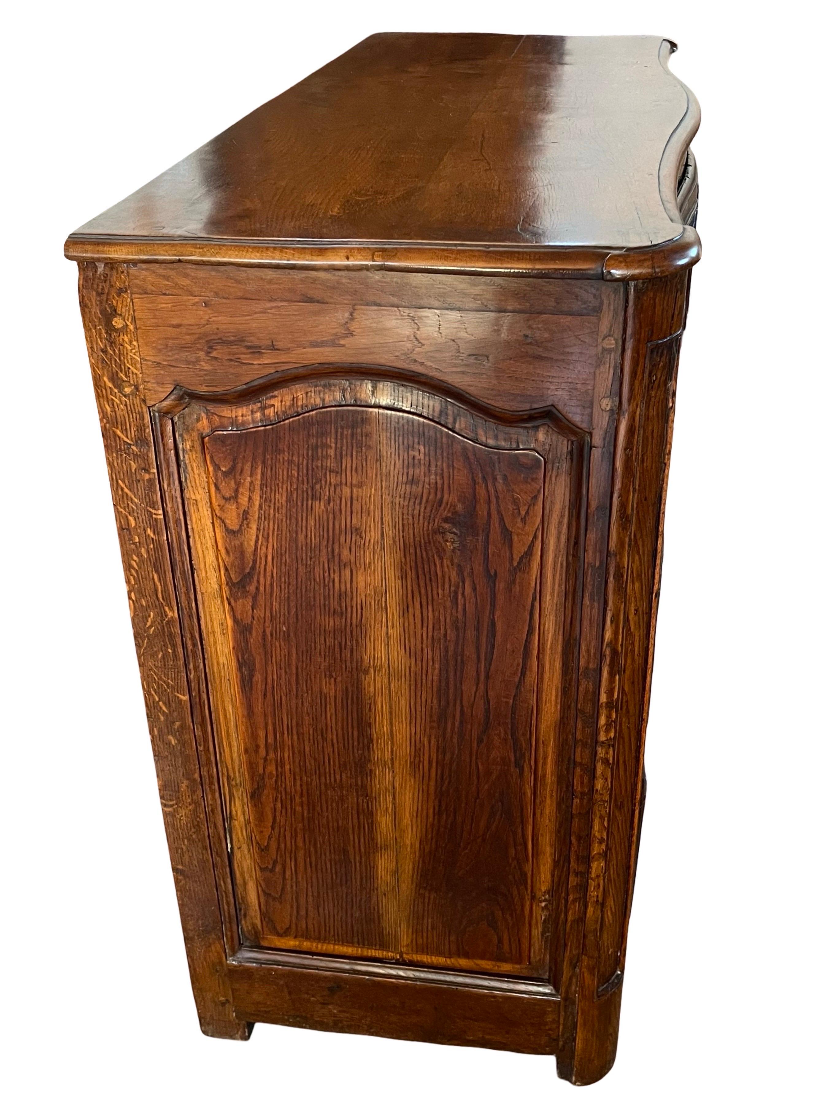 Commode francese in noce Luigi XIV del XVIII secolo in vendita 12