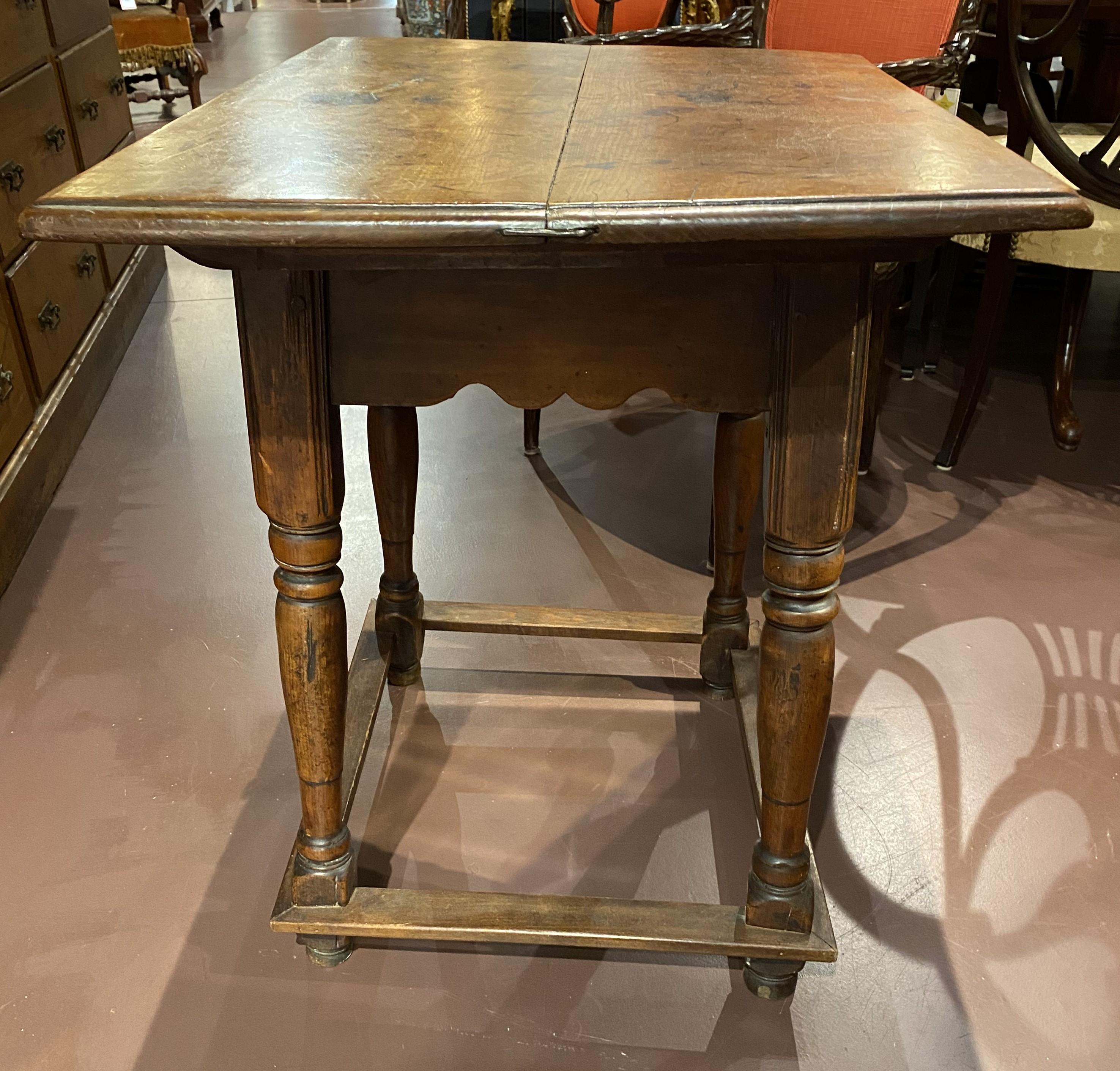 18th Century French Walnut One Drawer Tavern Table For Sale 1