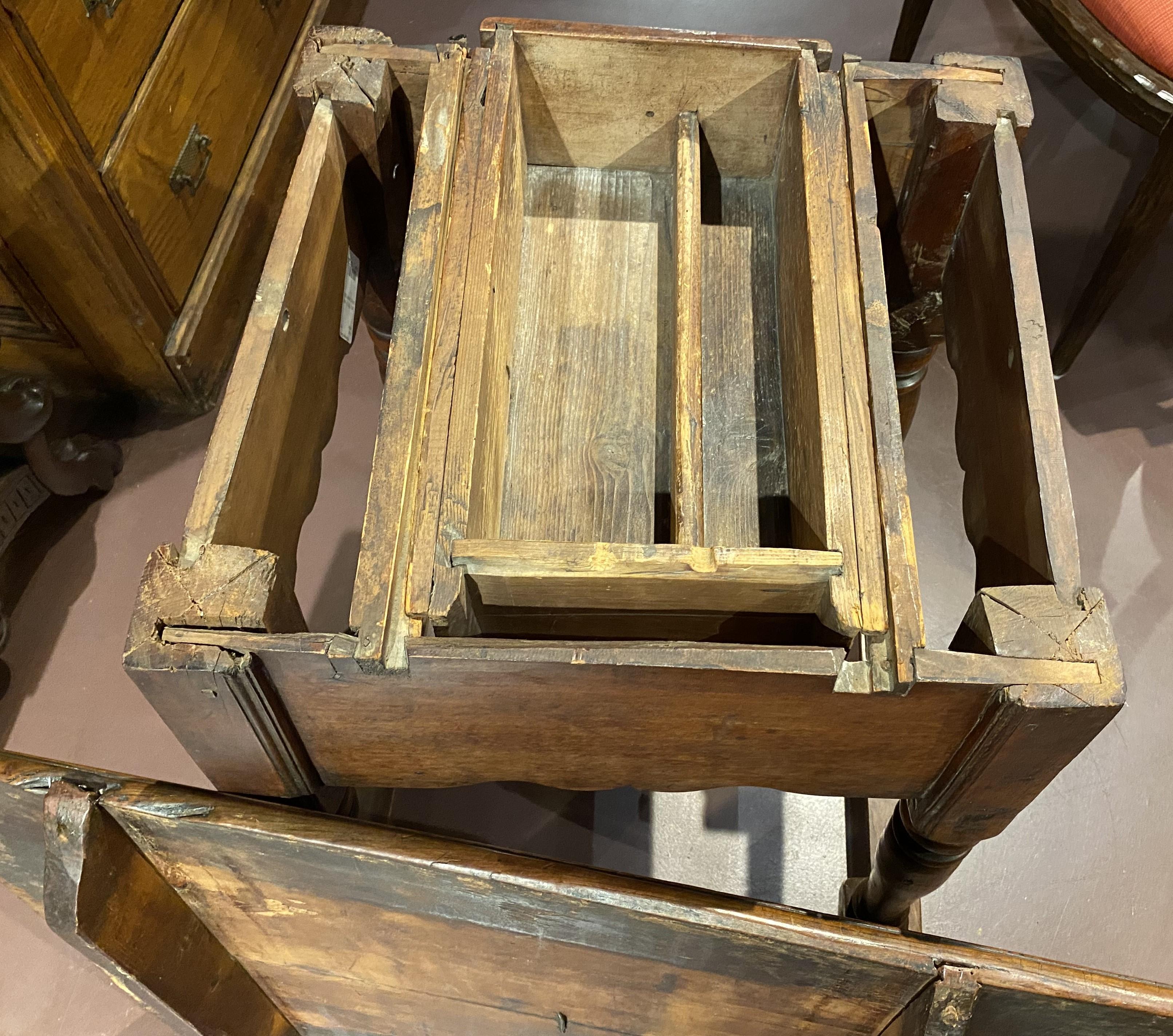 18th Century French Walnut One Drawer Tavern Table For Sale 4