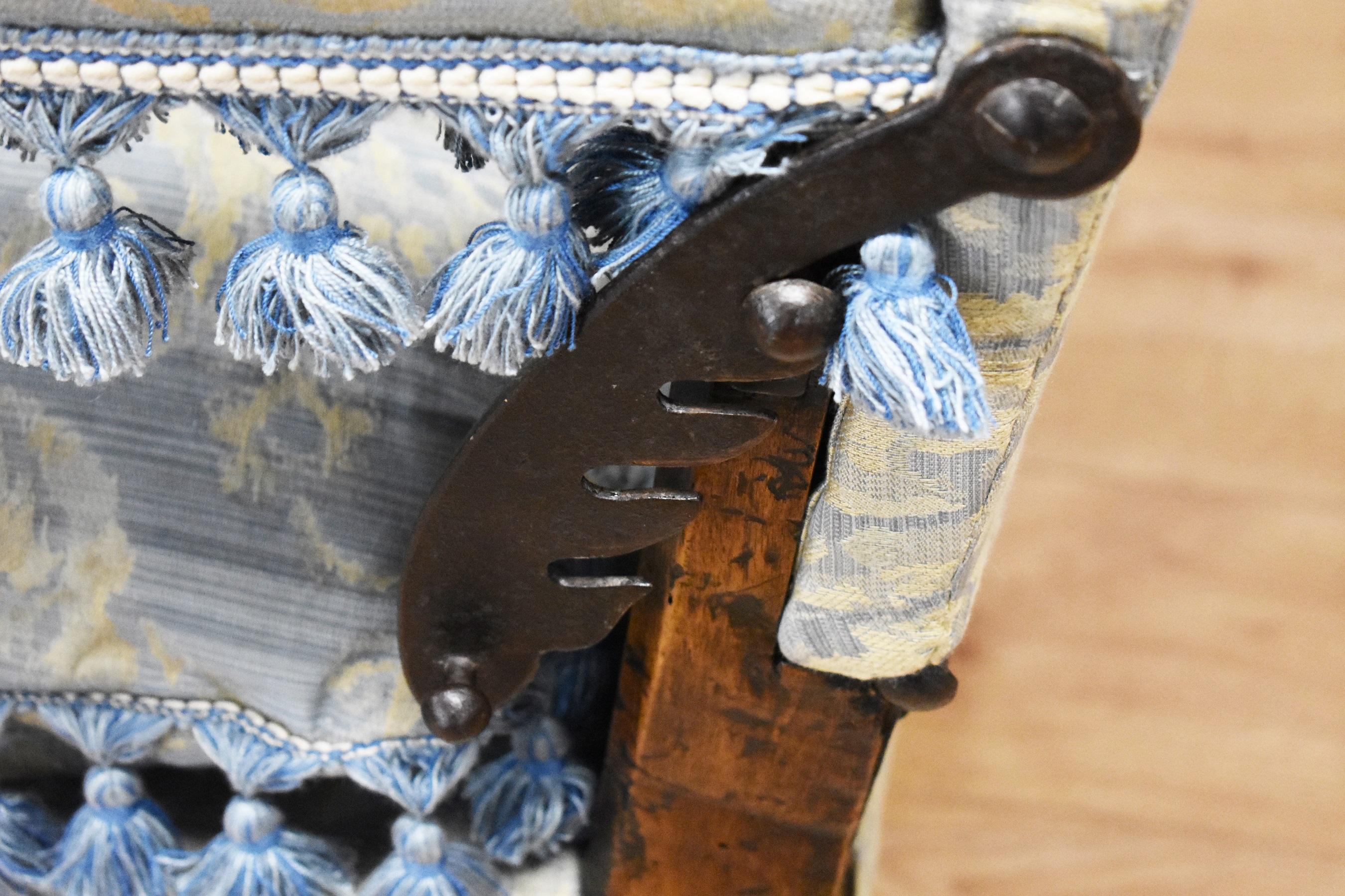 18th Century French Walnut Reclining Chair (Stoff)