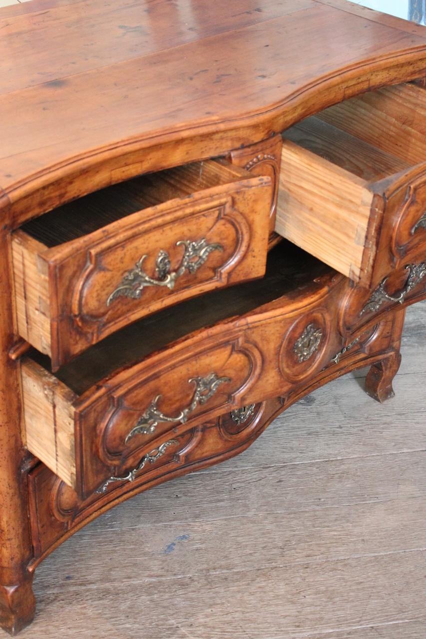 18th Century French Walnut Serpentine Commode For Sale 5