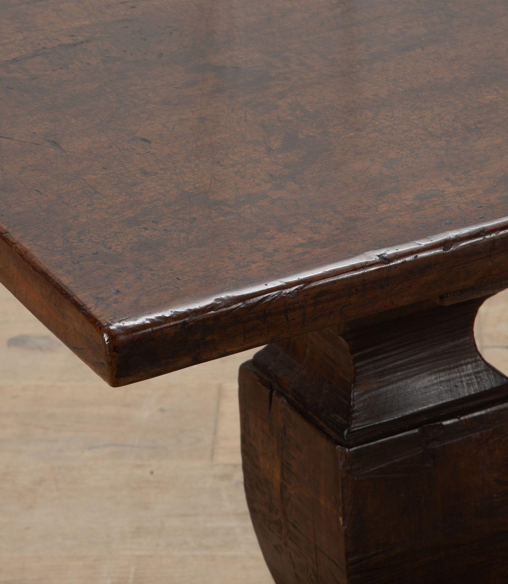 XVIIIe siècle et antérieur Table de service en noyer français du XVIIIe siècle en vente