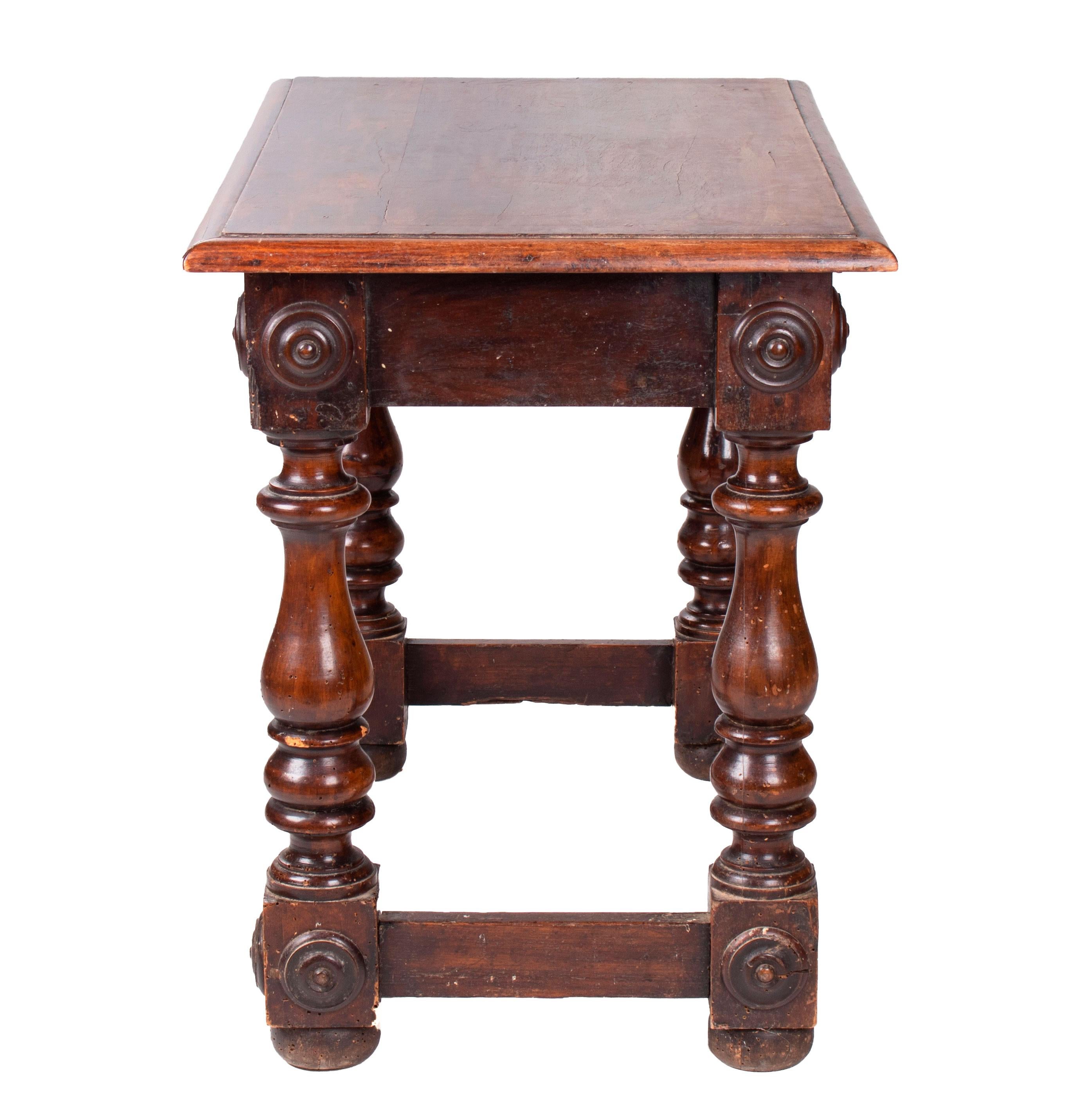 18th Century, French Walnut Single Drawer Table In Good Condition In Marbella, ES