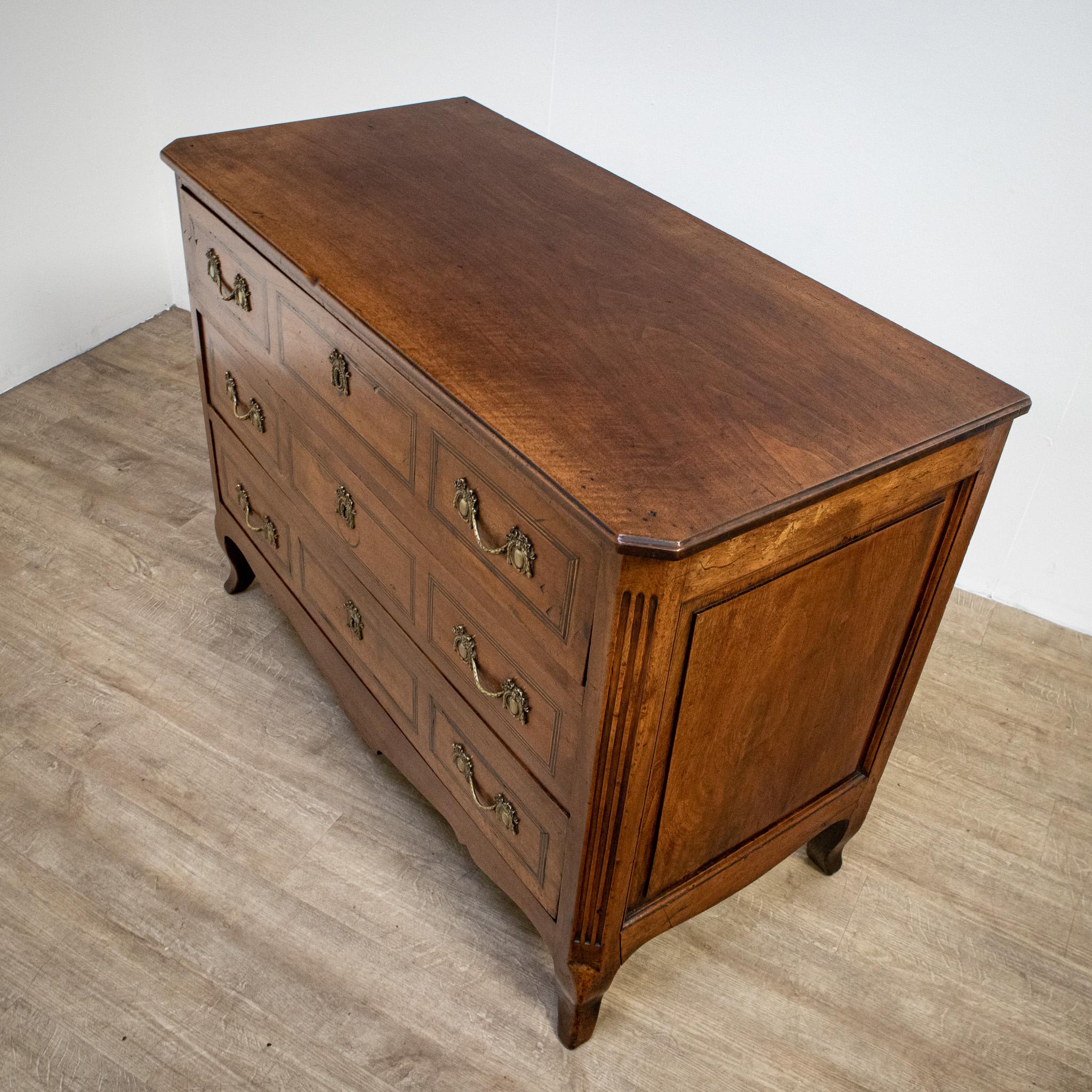 18th Century French Walnut Three Drawer Commode For Sale 1