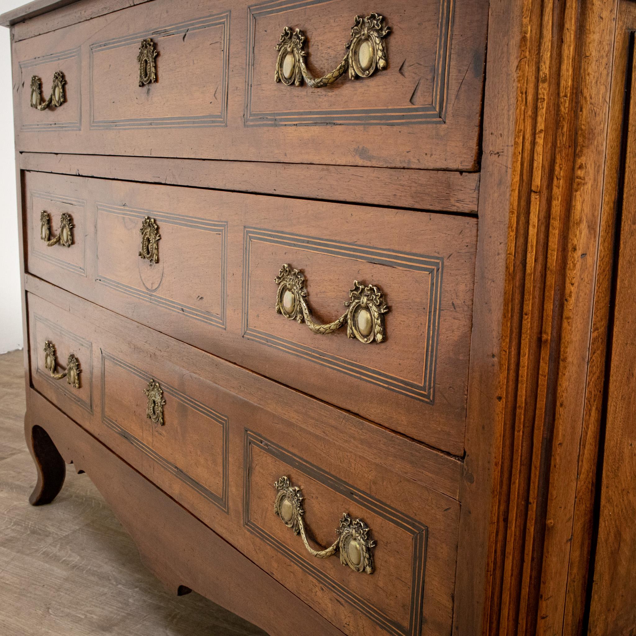 18th Century French Walnut Three Drawer Commode For Sale 2