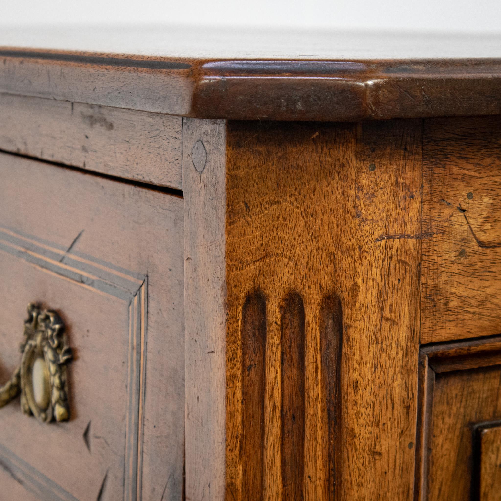 18th Century French Walnut Three Drawer Commode For Sale 5