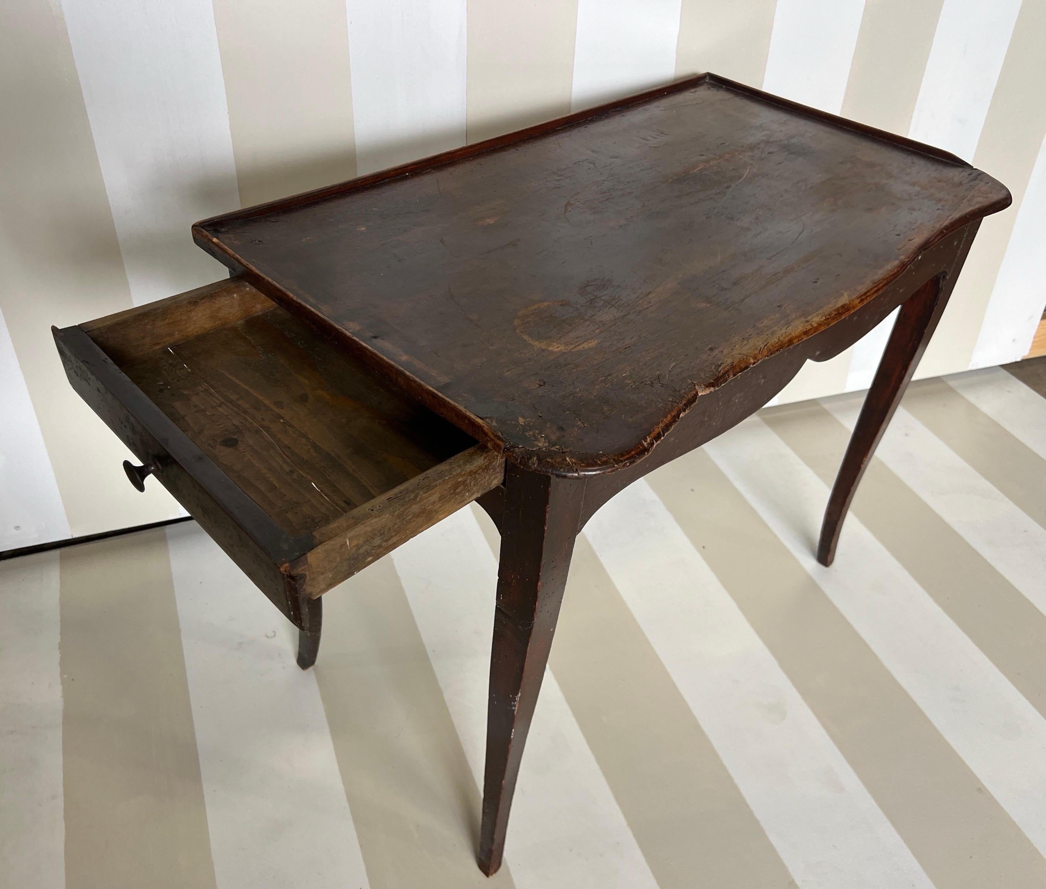 18th Century and Earlier 18th Century French walnut tray side table with drawer and gallery For Sale