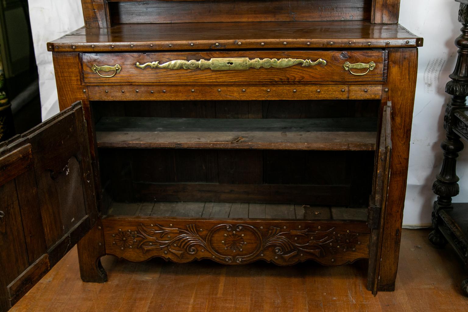 18th Century French Walnut Vasselier In Good Condition For Sale In Wilson, NC