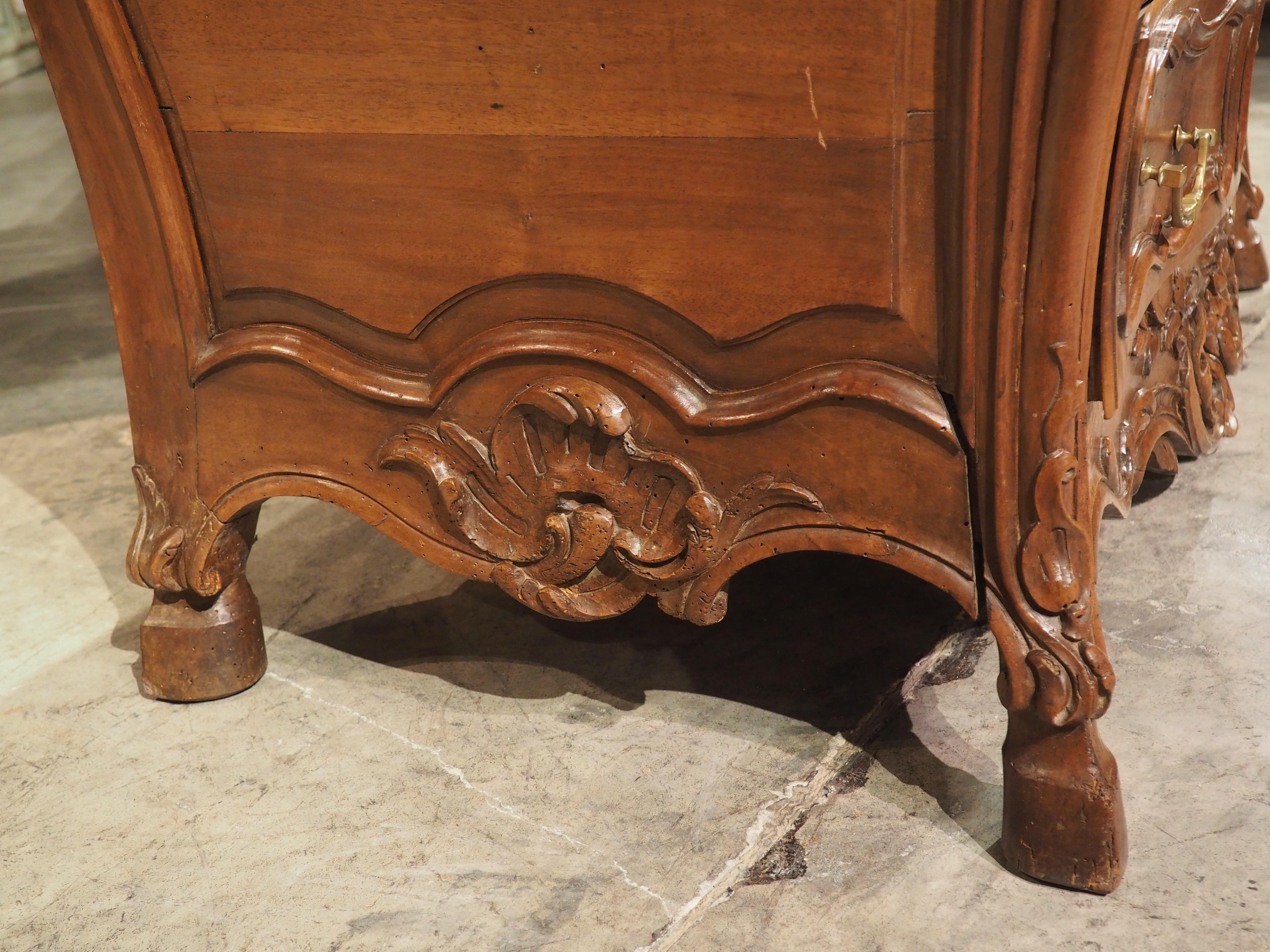 18th Century French Walnut Wood Commode En Tombeau from Provence For Sale 5