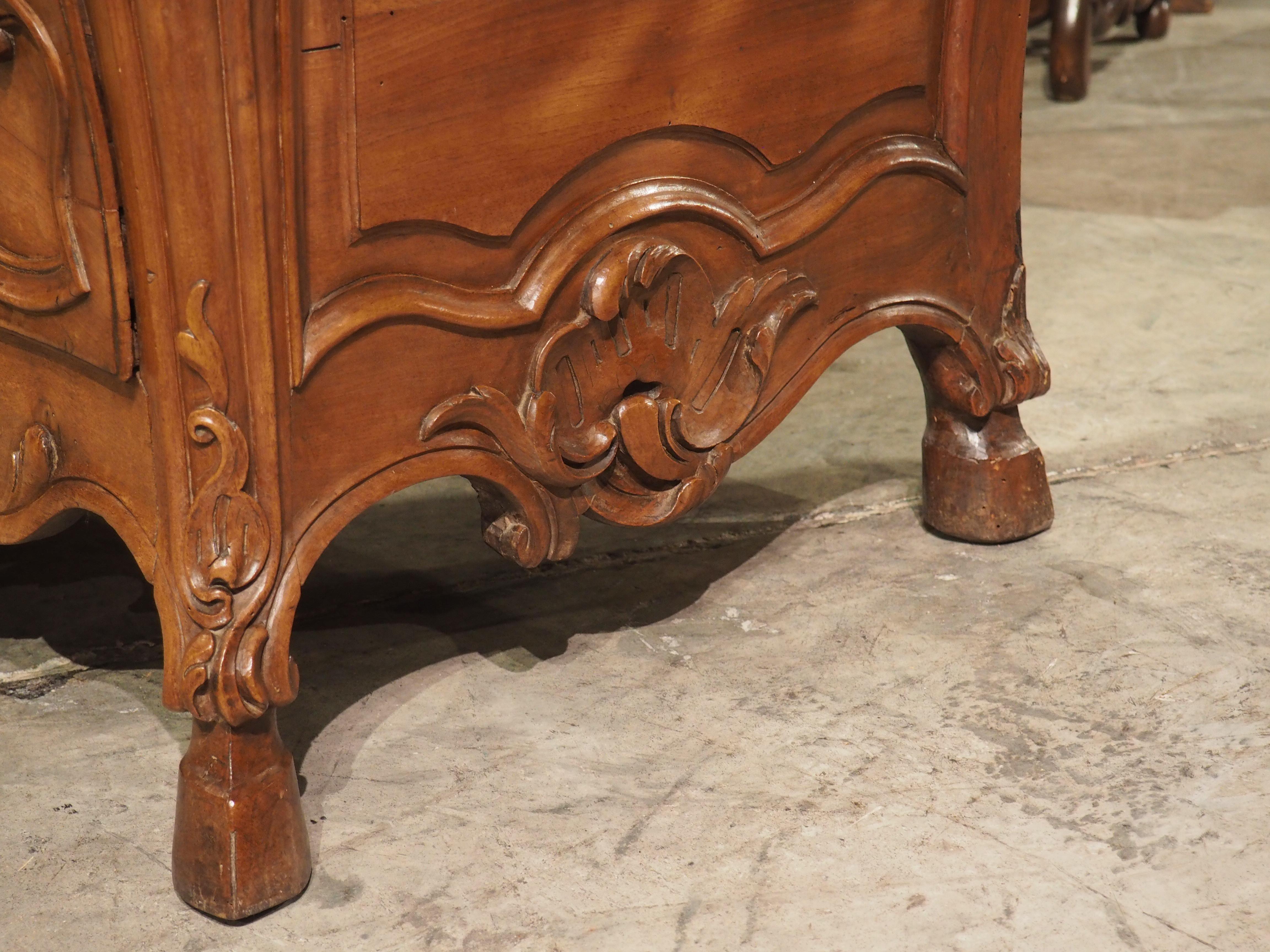 18th Century French Walnut Wood Commode En Tombeau from Provence For Sale 9