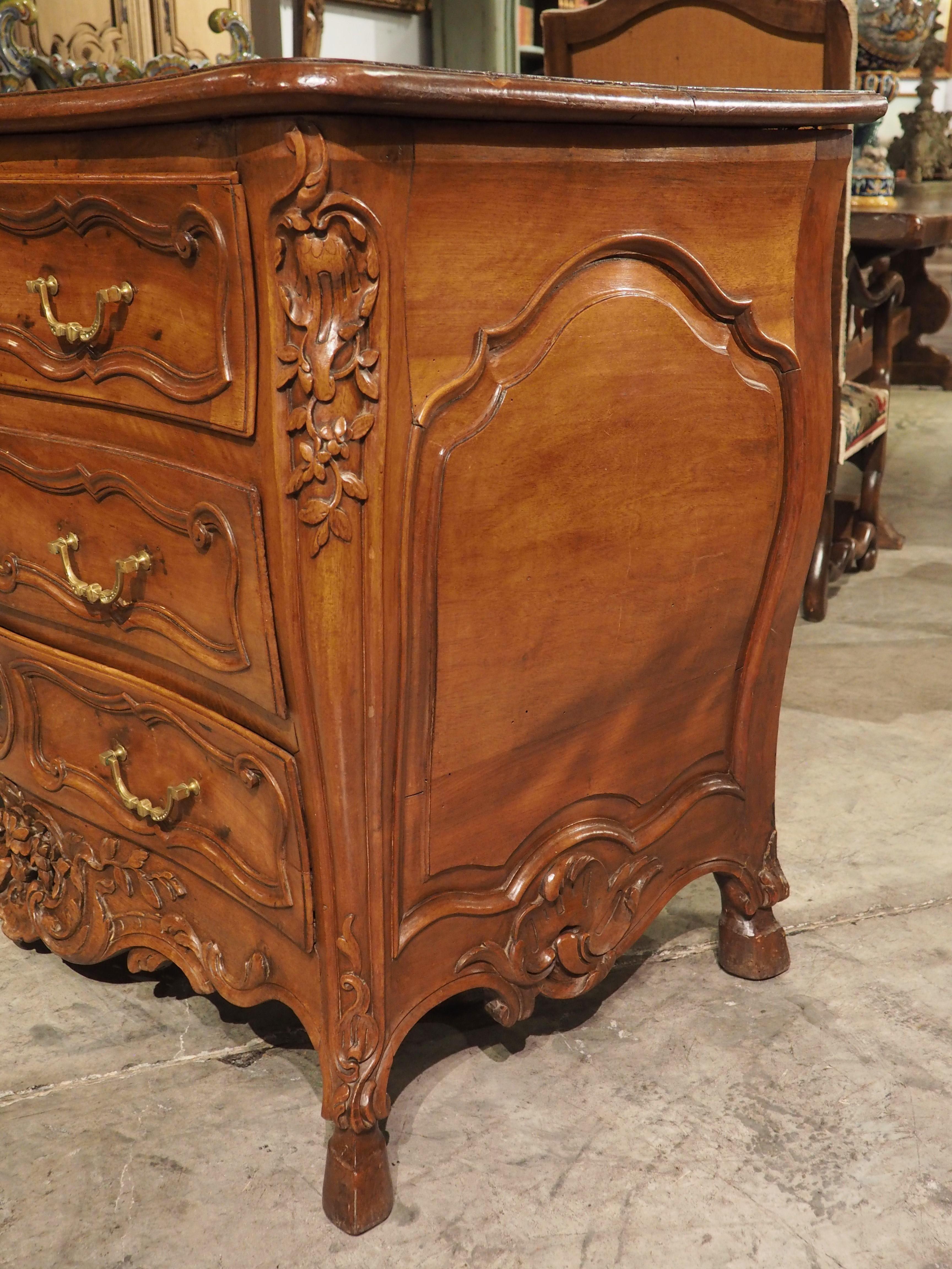18th Century French Walnut Wood Commode En Tombeau from Provence For Sale 10