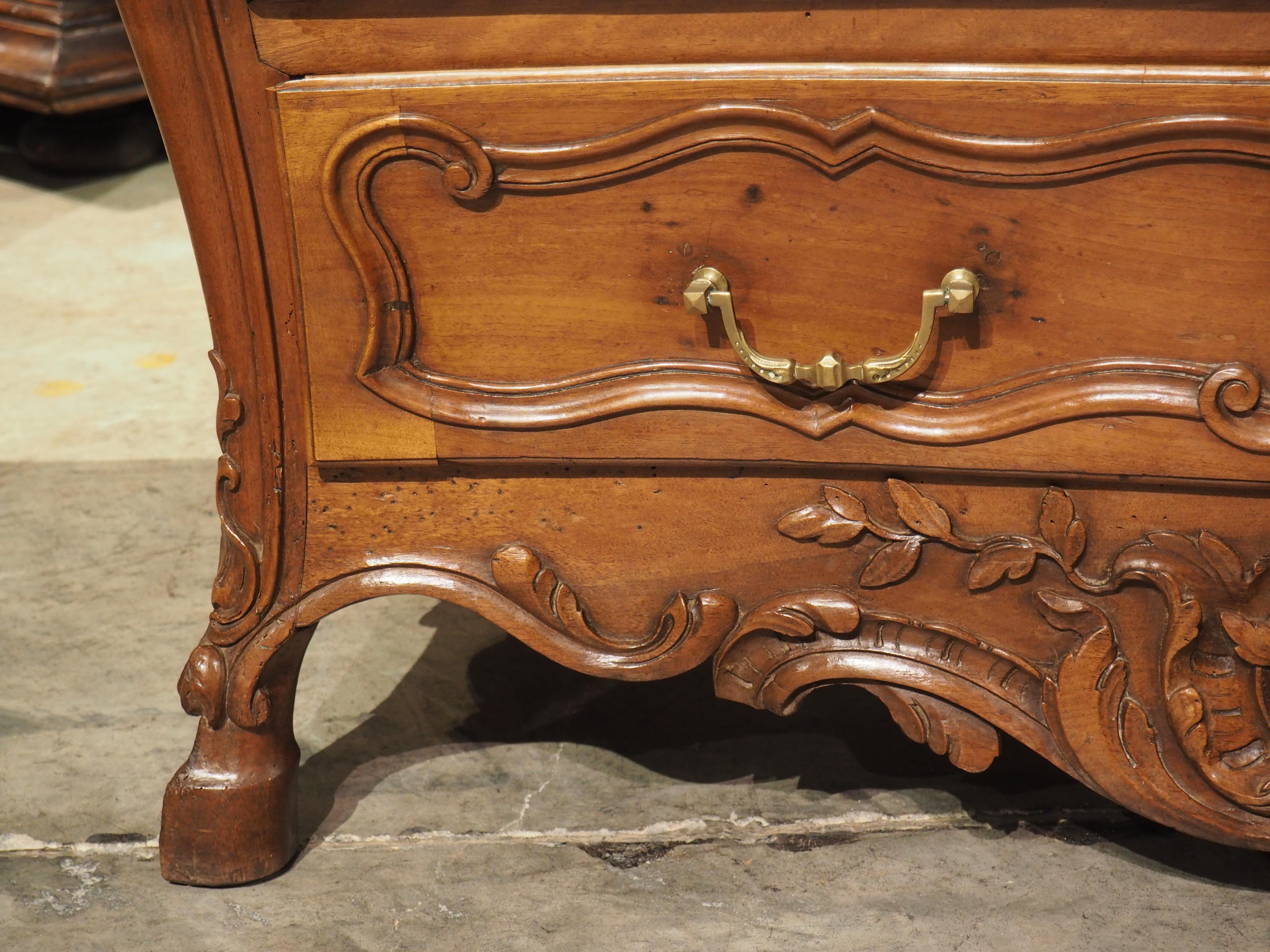 Louis XV 18th Century French Walnut Wood Commode En Tombeau from Provence For Sale