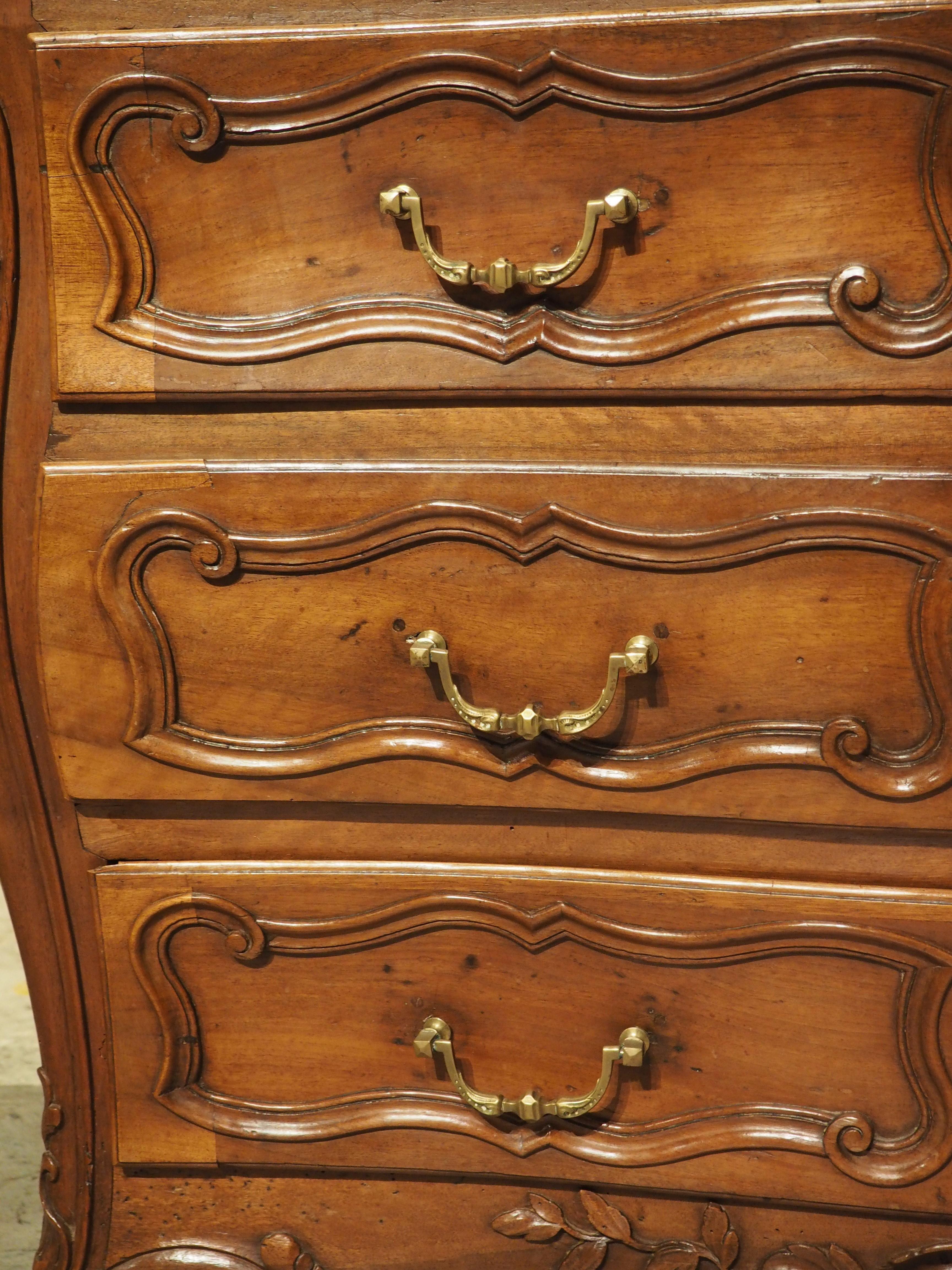 18th Century and Earlier 18th Century French Walnut Wood Commode En Tombeau from Provence For Sale
