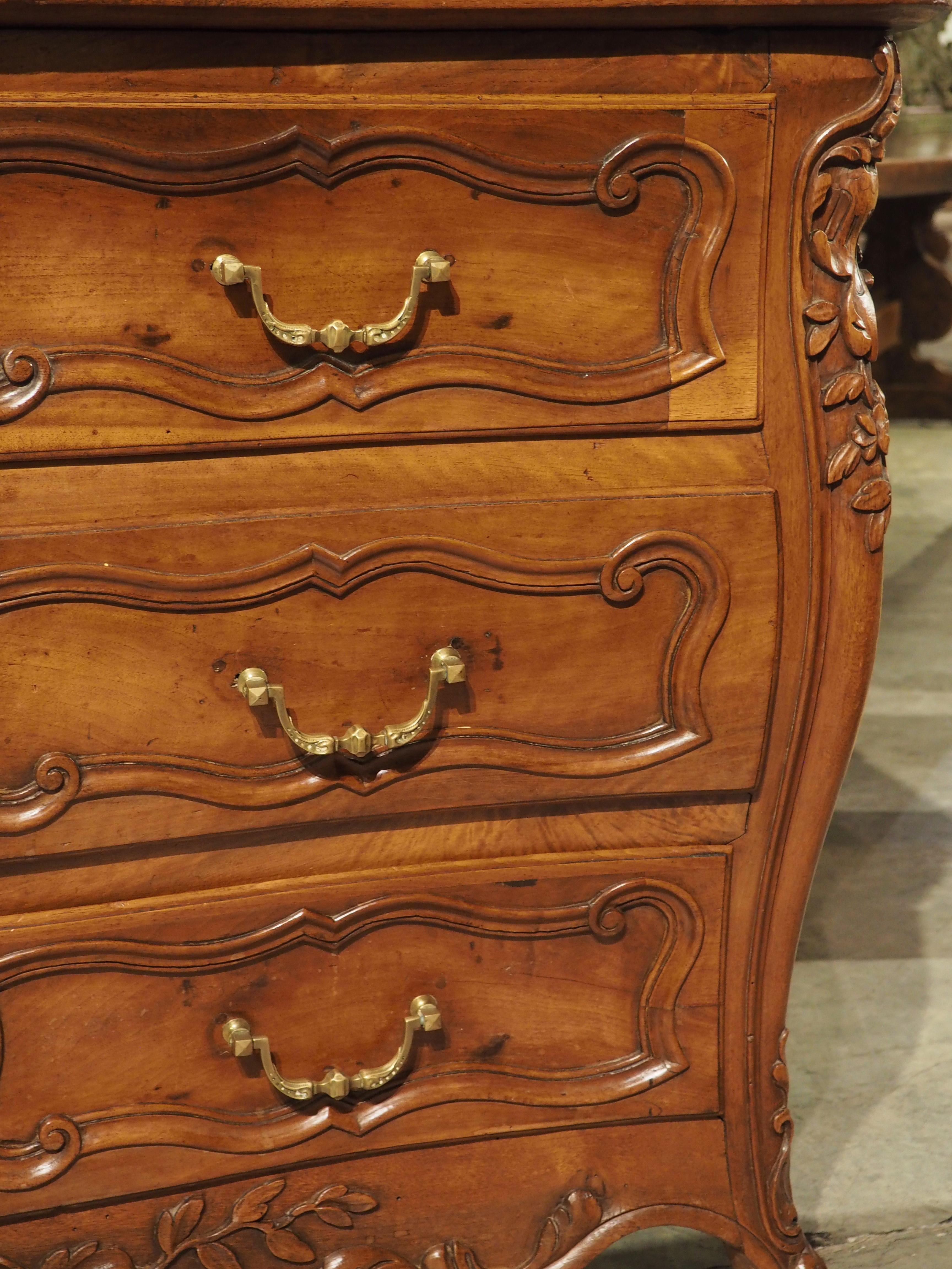 18th Century French Walnut Wood Commode En Tombeau from Provence For Sale 1