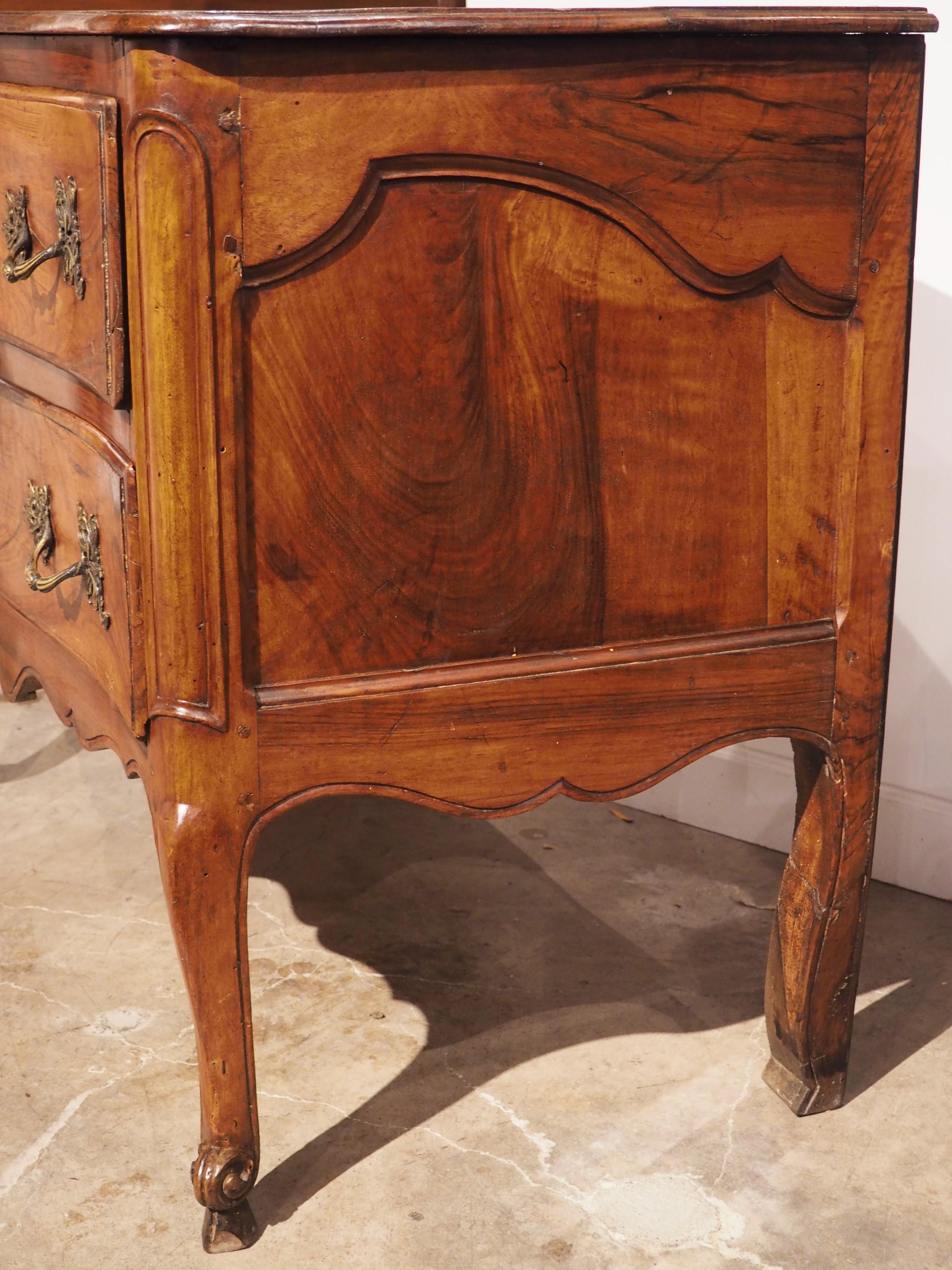 18th Century French Walnut Wood Louis XV Commode Sauteuse For Sale 6