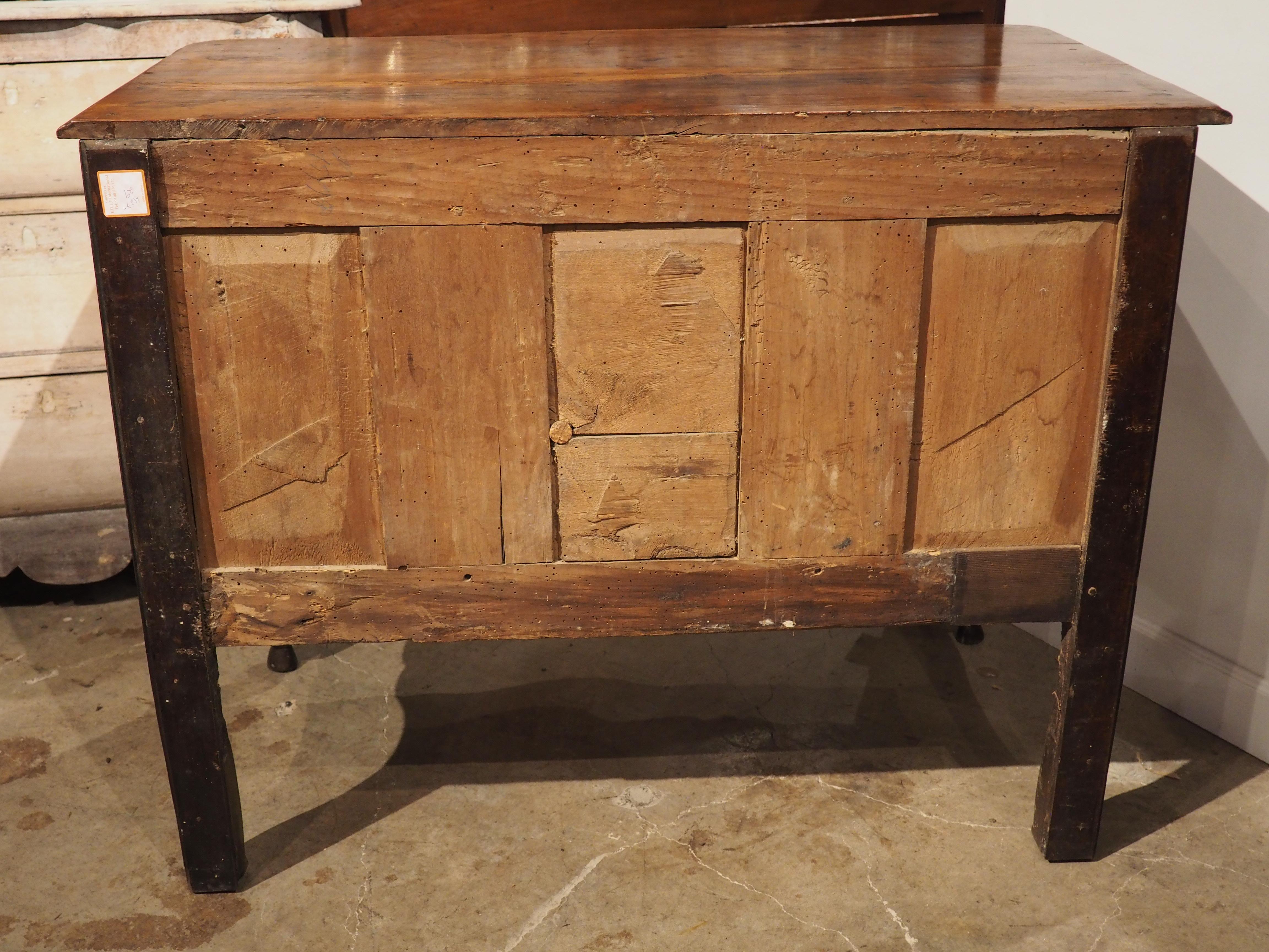 18th Century French Walnut Wood Louis XV Commode Sauteuse For Sale 8