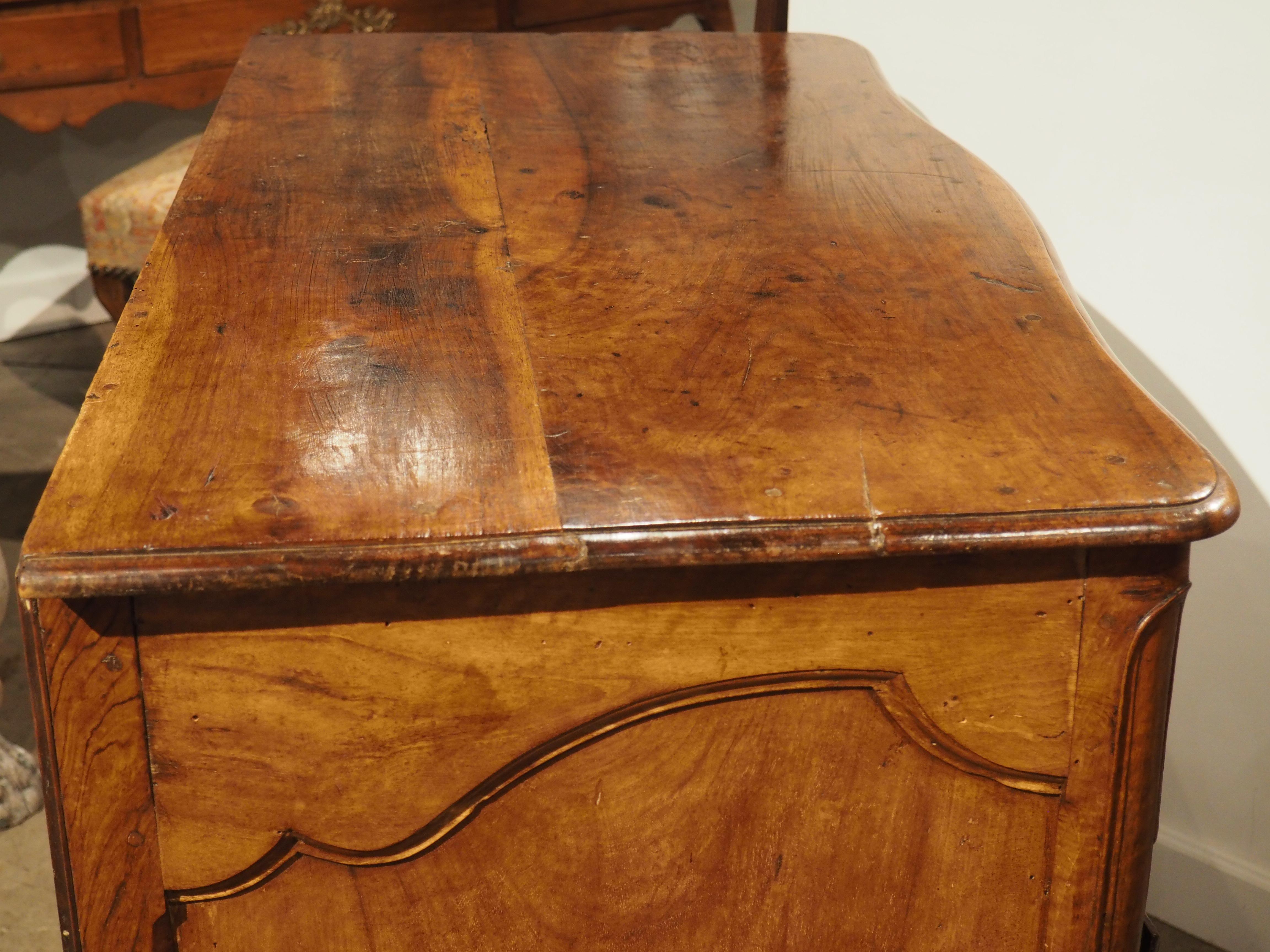 18th Century French Walnut Wood Louis XV Commode Sauteuse For Sale 10