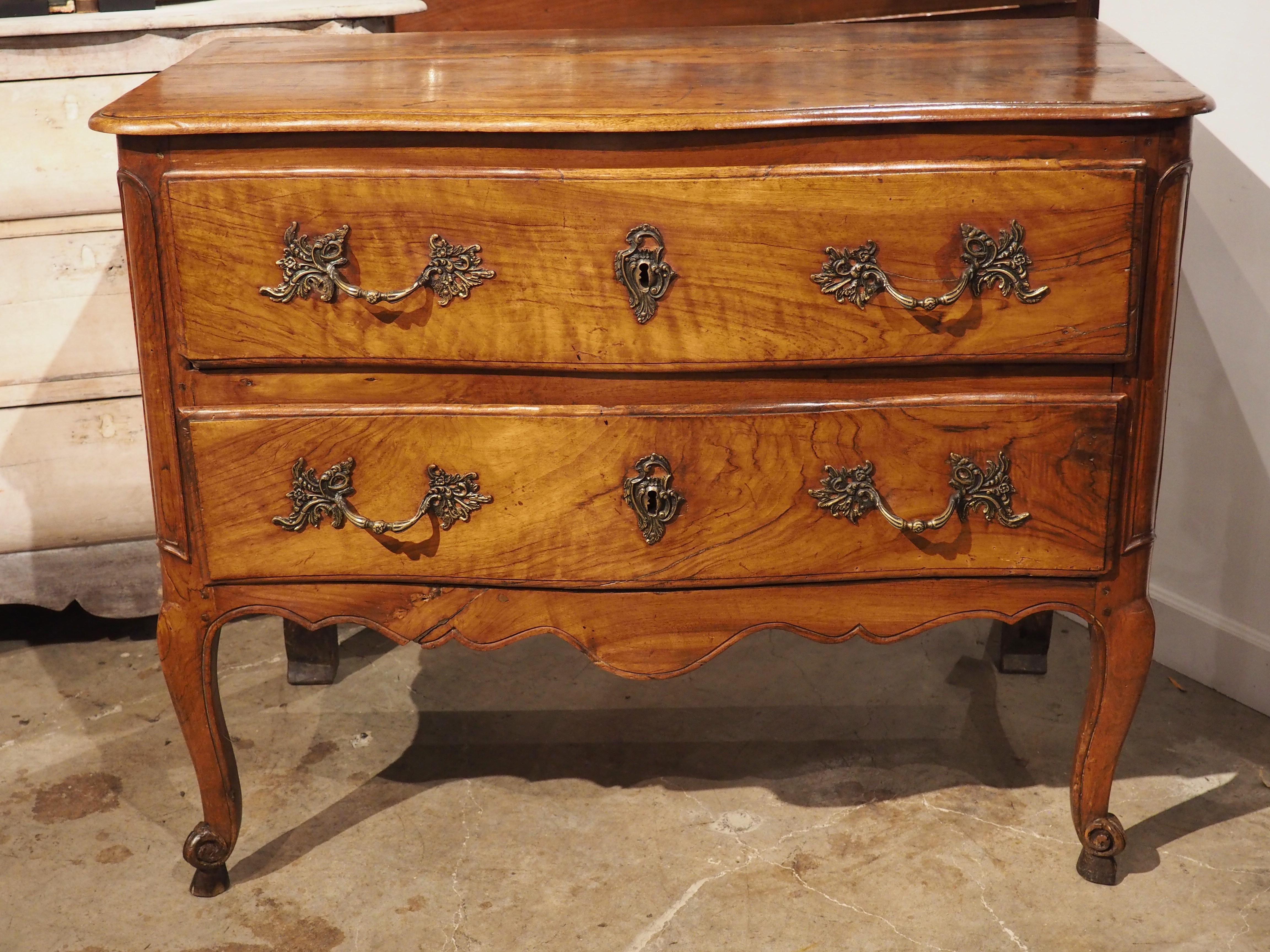 18th Century French Walnut Wood Louis XV Commode Sauteuse For Sale 11