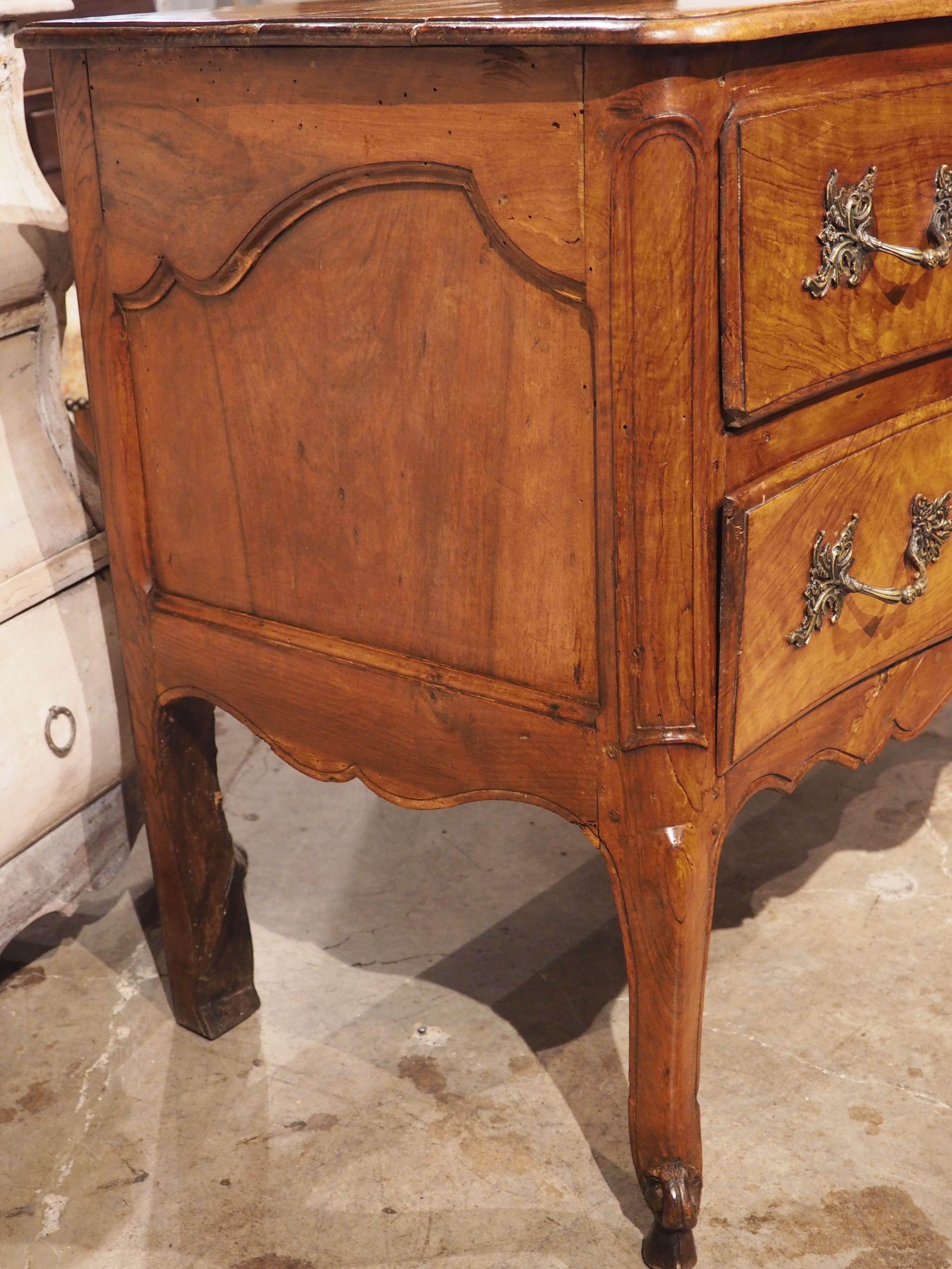 18th Century French Walnut Wood Louis XV Commode Sauteuse For Sale 12