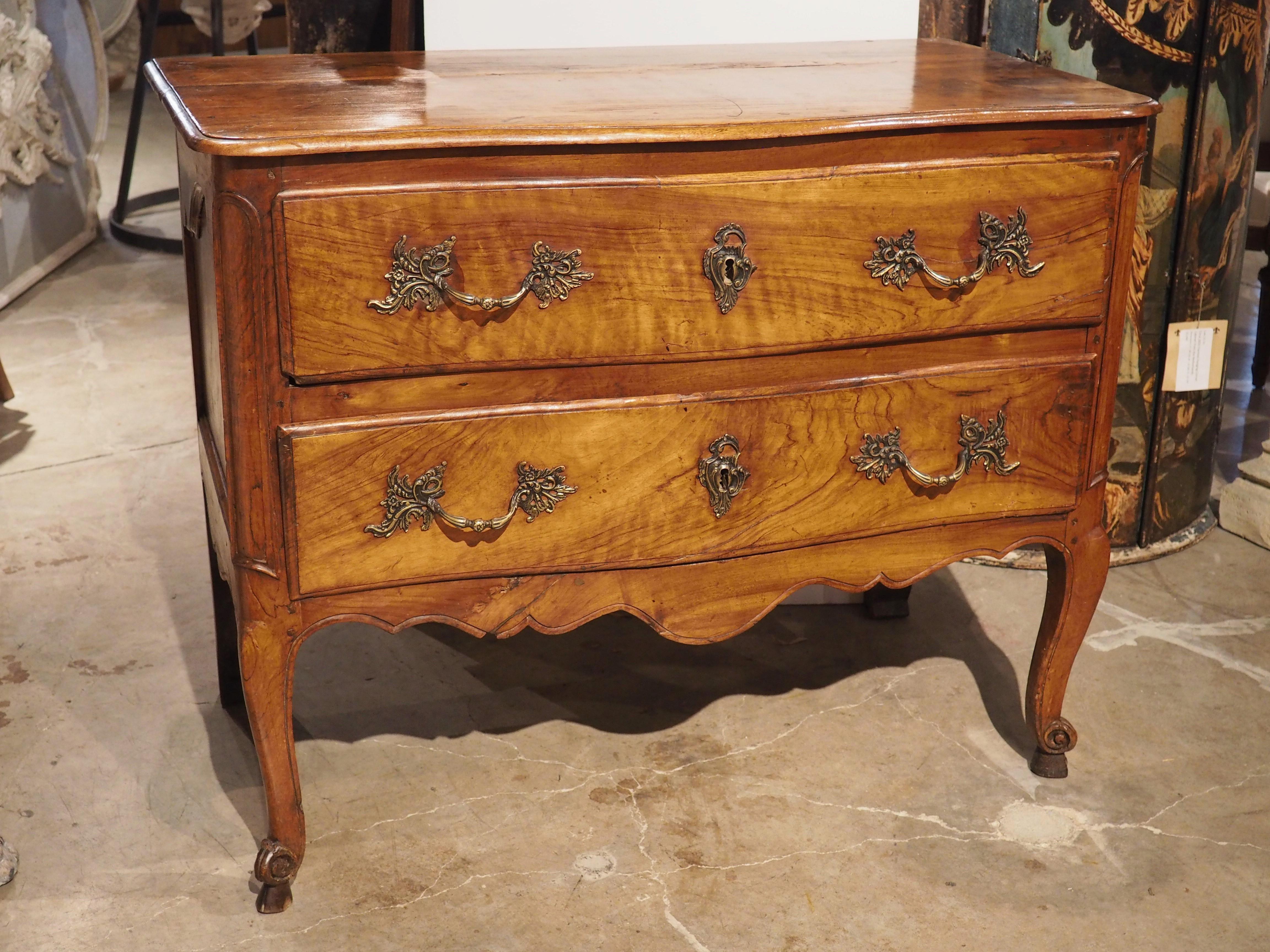 18th Century French Walnut Wood Louis XV Commode Sauteuse For Sale 13