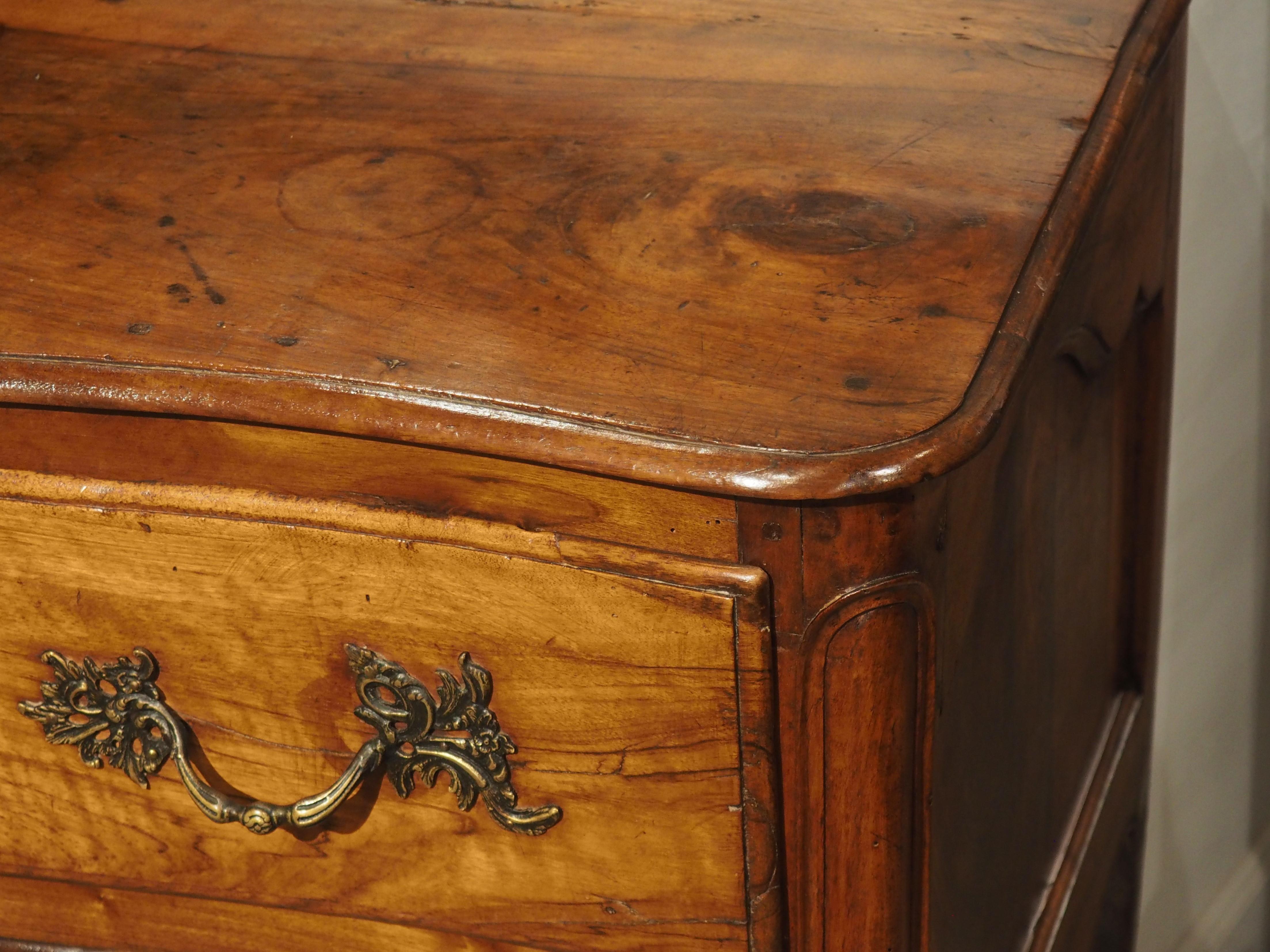 18th Century French Walnut Wood Louis XV Commode Sauteuse For Sale 2