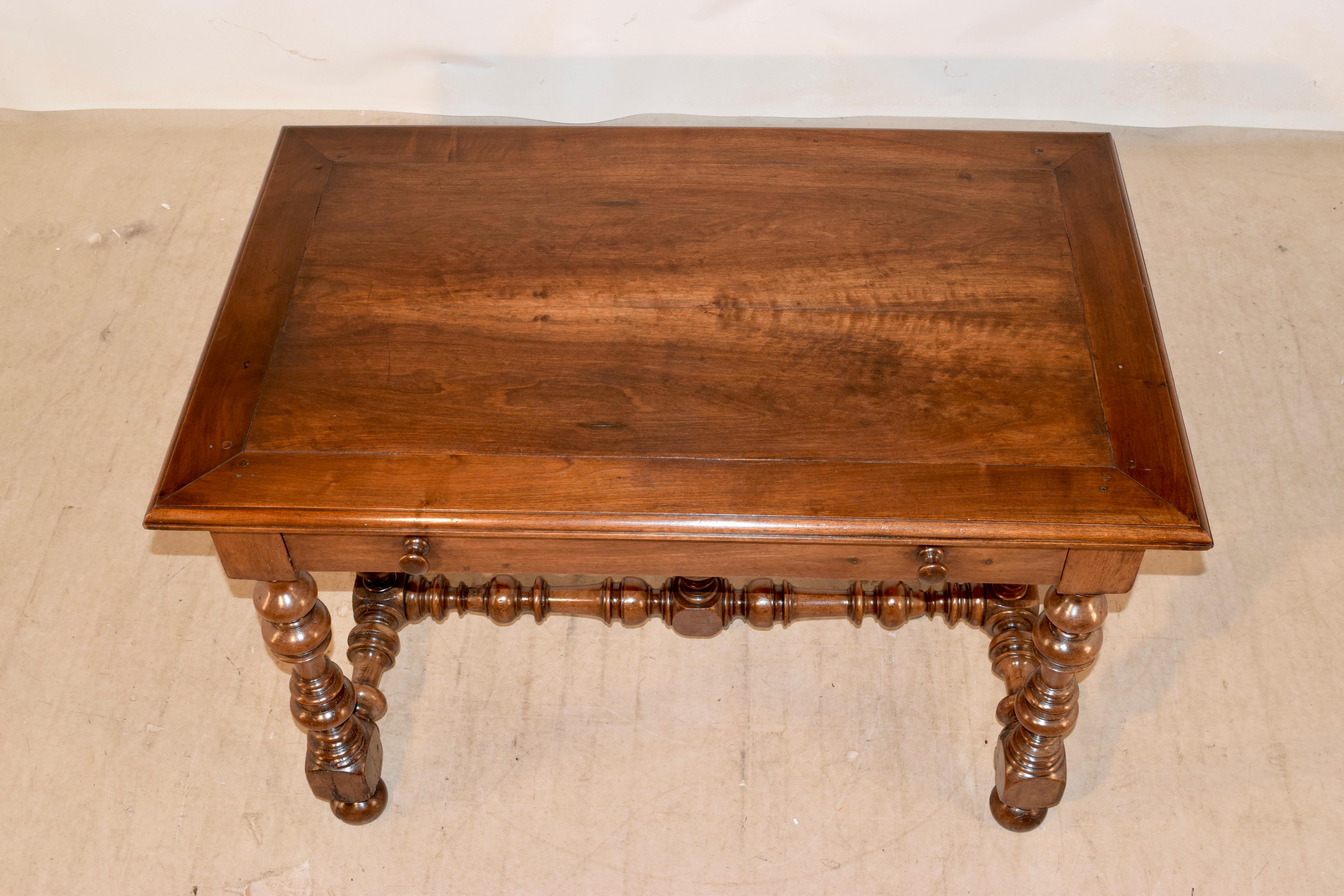 18th Century French Walnut Writing Table For Sale 1