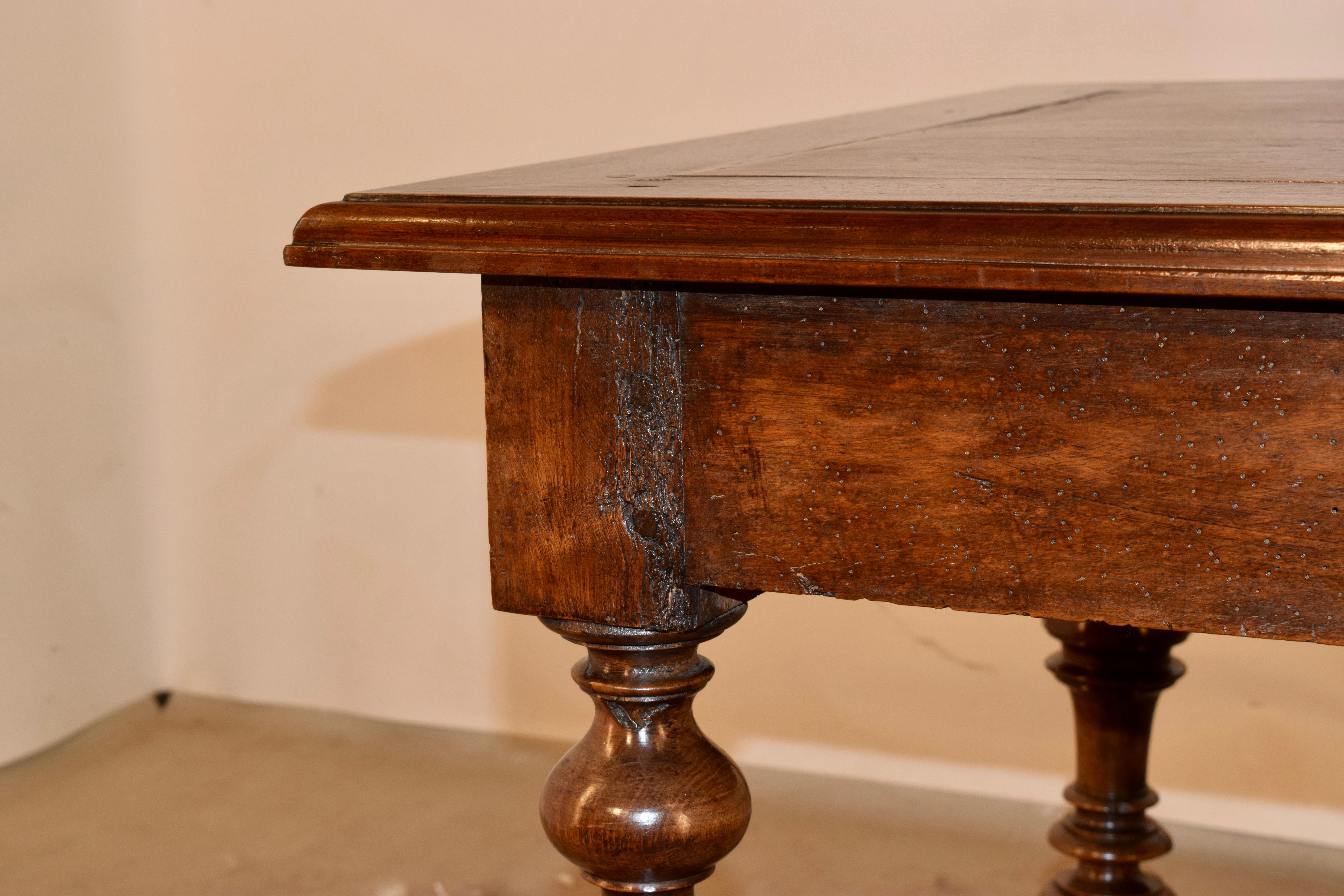 18th Century French Walnut Writing Table For Sale 4