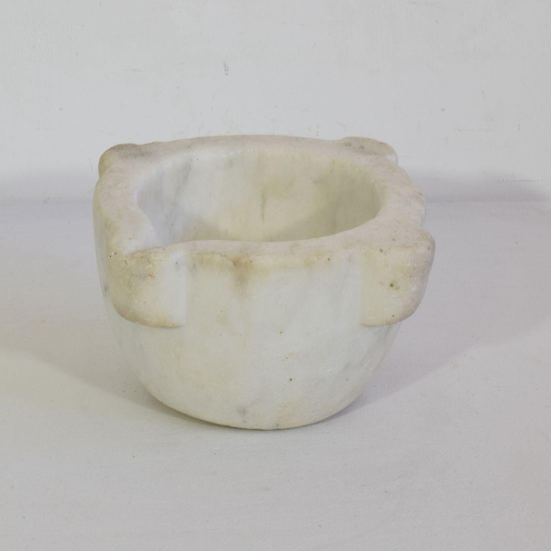 Beautiful white marble mortar, France, 18/19th century.
Weathered.
