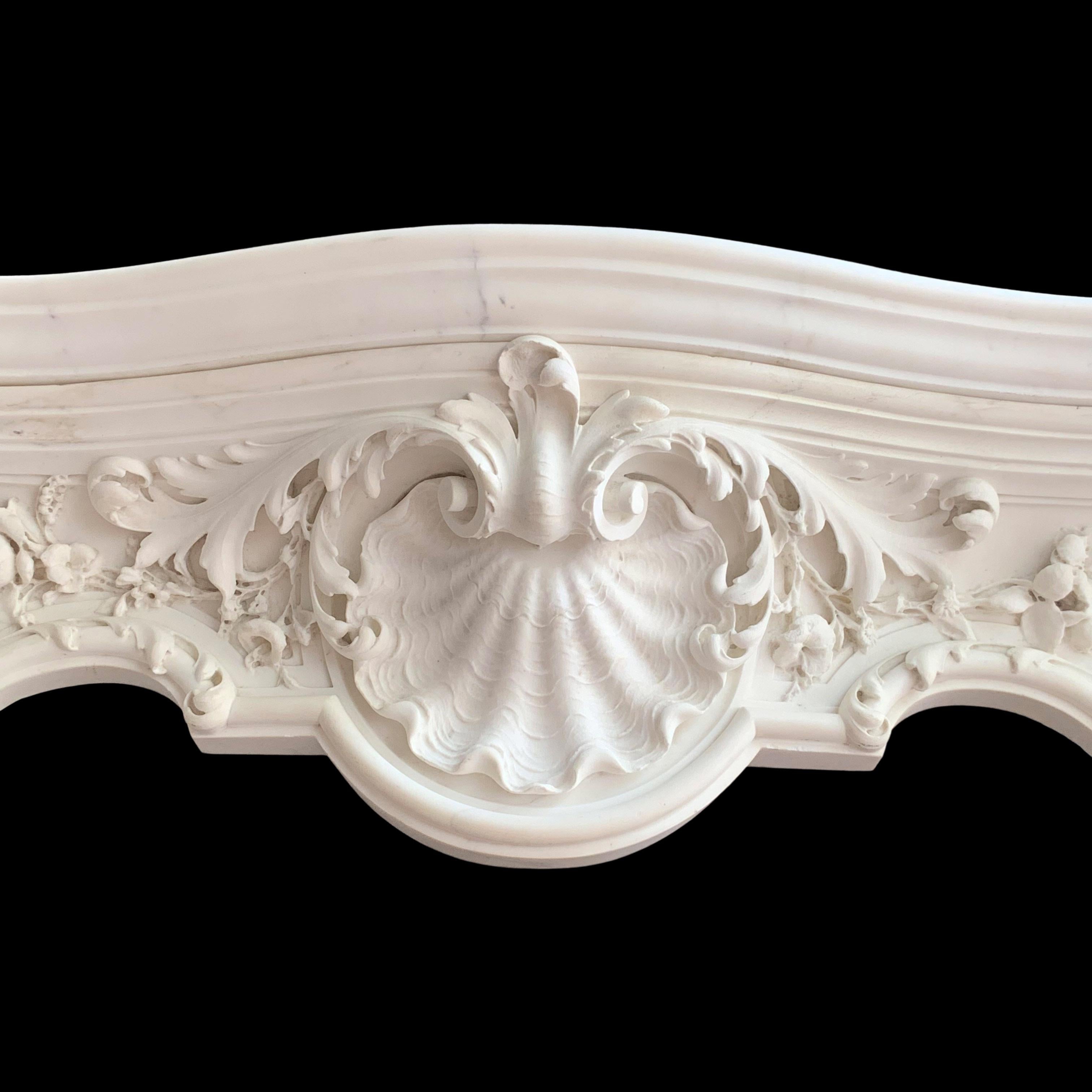 18th Century French White Statuary Chimneypiece In Good Condition For Sale In Bagshot, GB