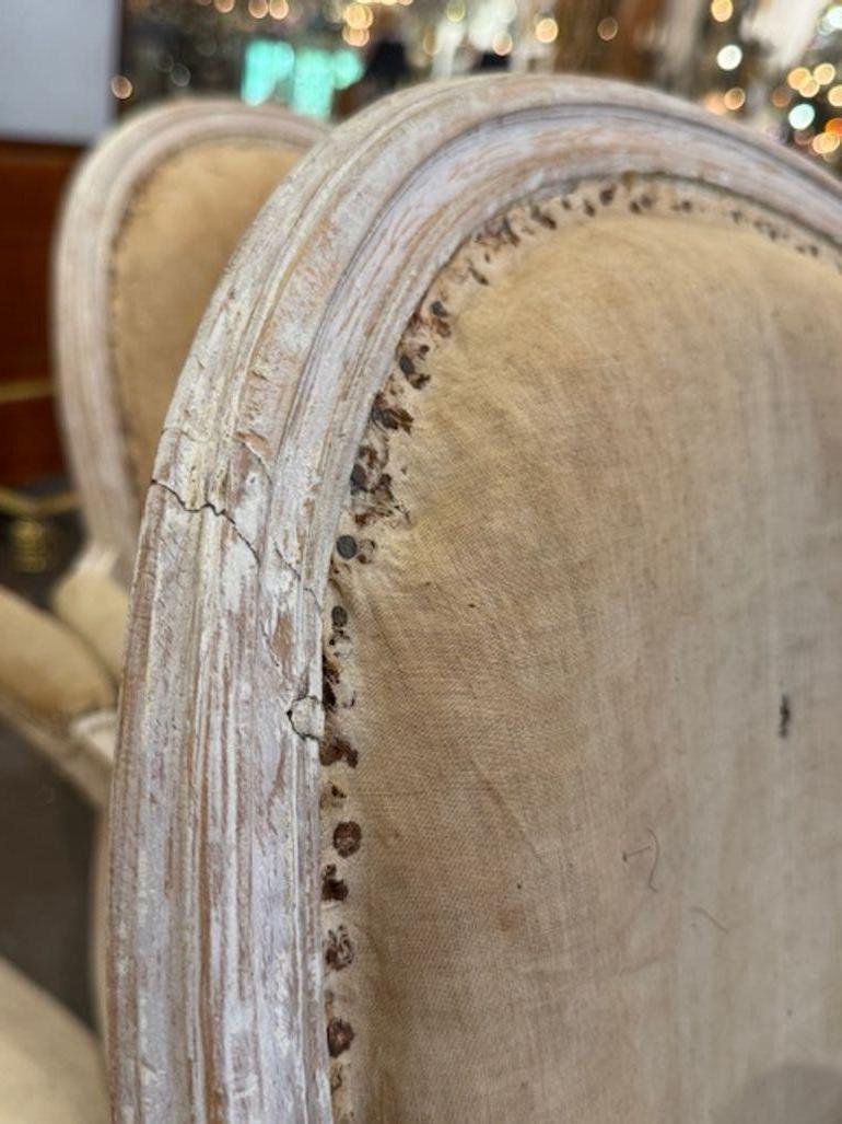 Französische weißgetünchte Sessel aus dem 18. (Holz) im Angebot