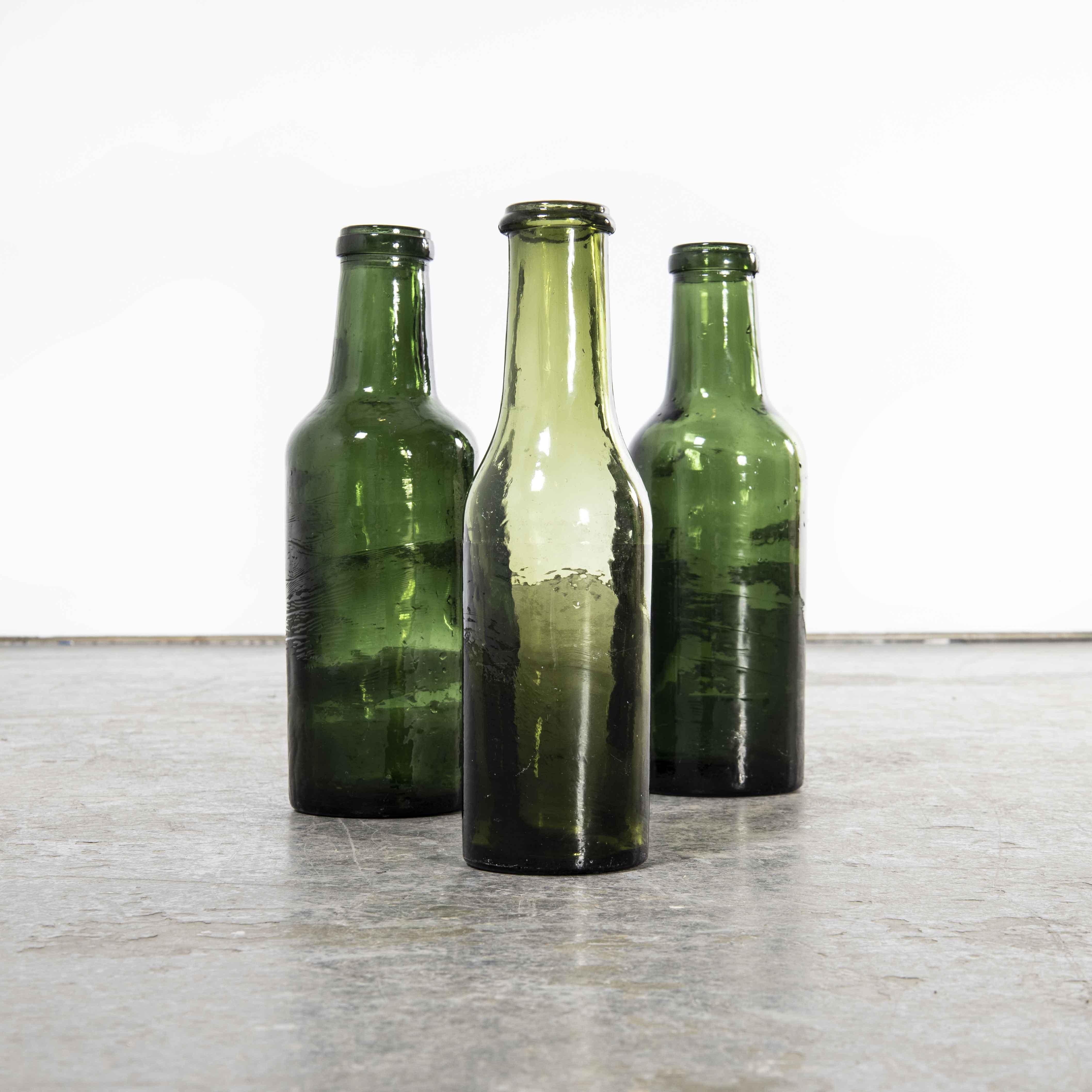 18th Century French Wine Bottles, Set of Three In Good Condition In Hook, Hampshire