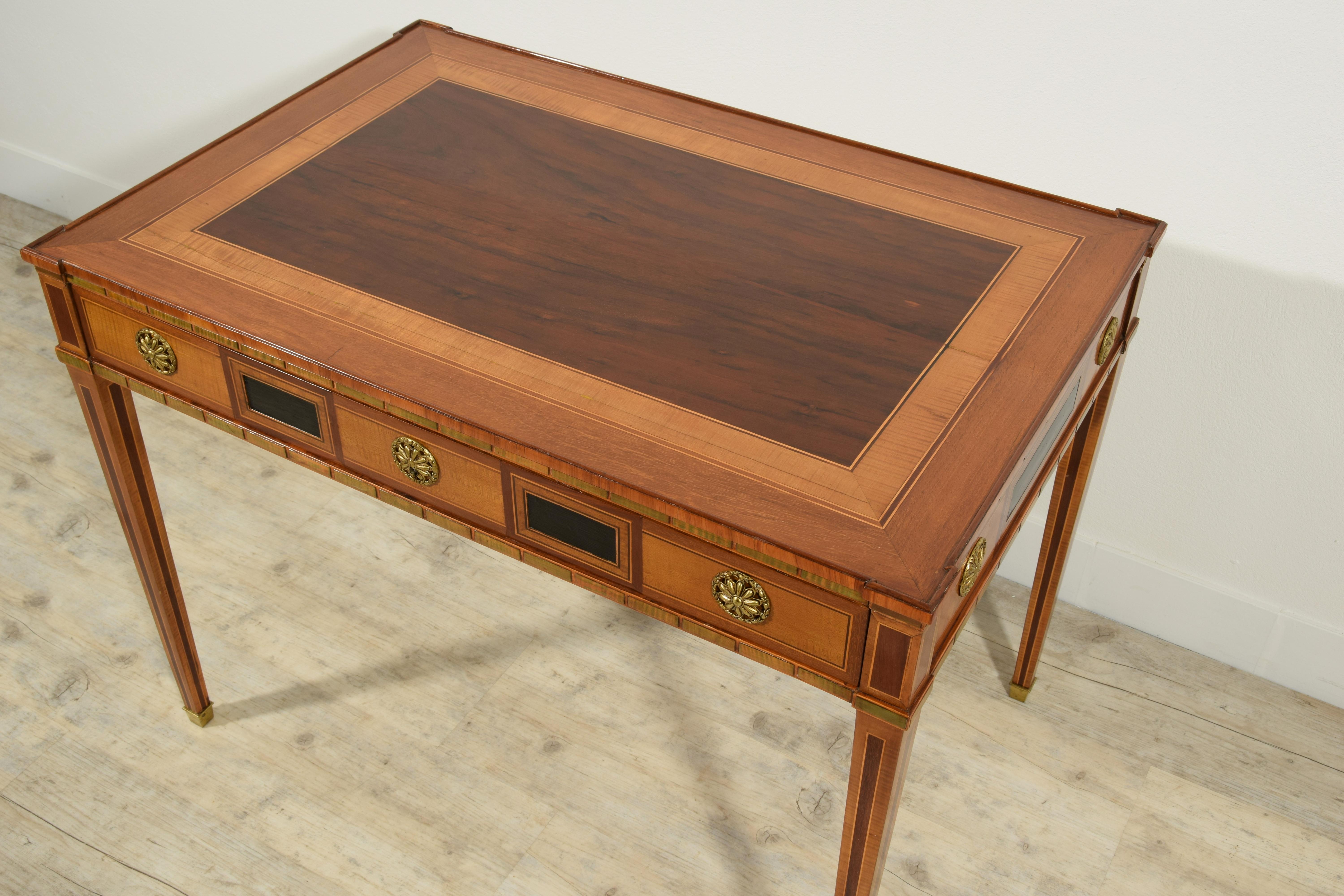 18. Jahrhundert, Französisch Holz Zentrum Schreibtisch im Angebot 13