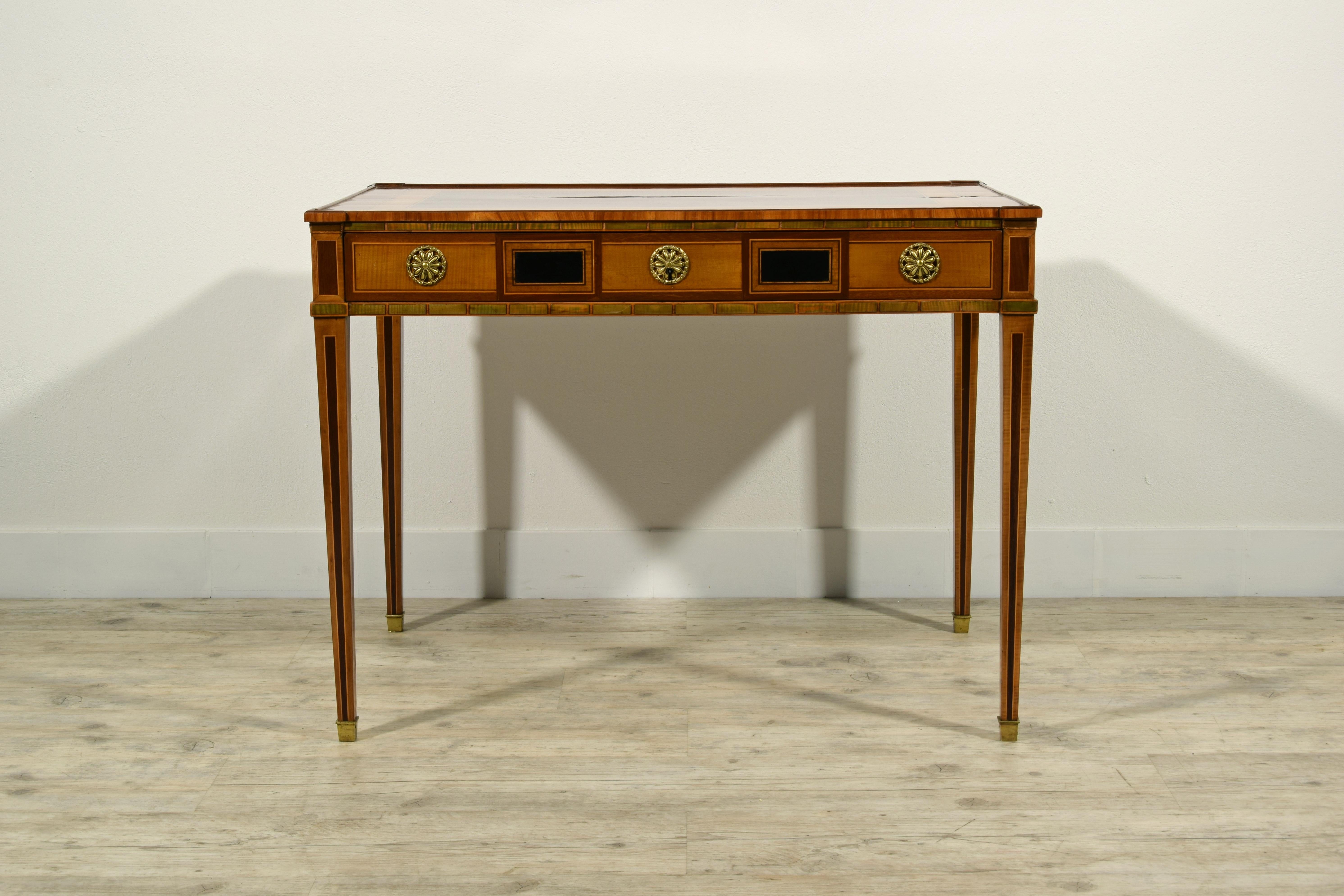18th century, French wood centre desk
Measurements: cm W 95 x D 63,5 x H 71,5 (maximum leg H 57,5)

The elegant centre desk was built in northern France in the late 18th century. The wooden structure is finely veneered with exotic wooden
