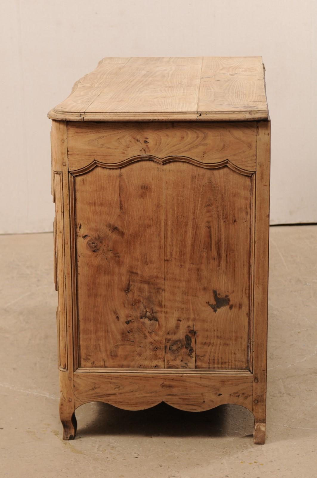 18th Century French Oxbow-Front Chest of Three Drawers w/ Rococo Brass Hardware 3