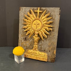 Fragmento de puerta de tabernáculo de madera francesa del siglo XVIII tallada en pan de oro