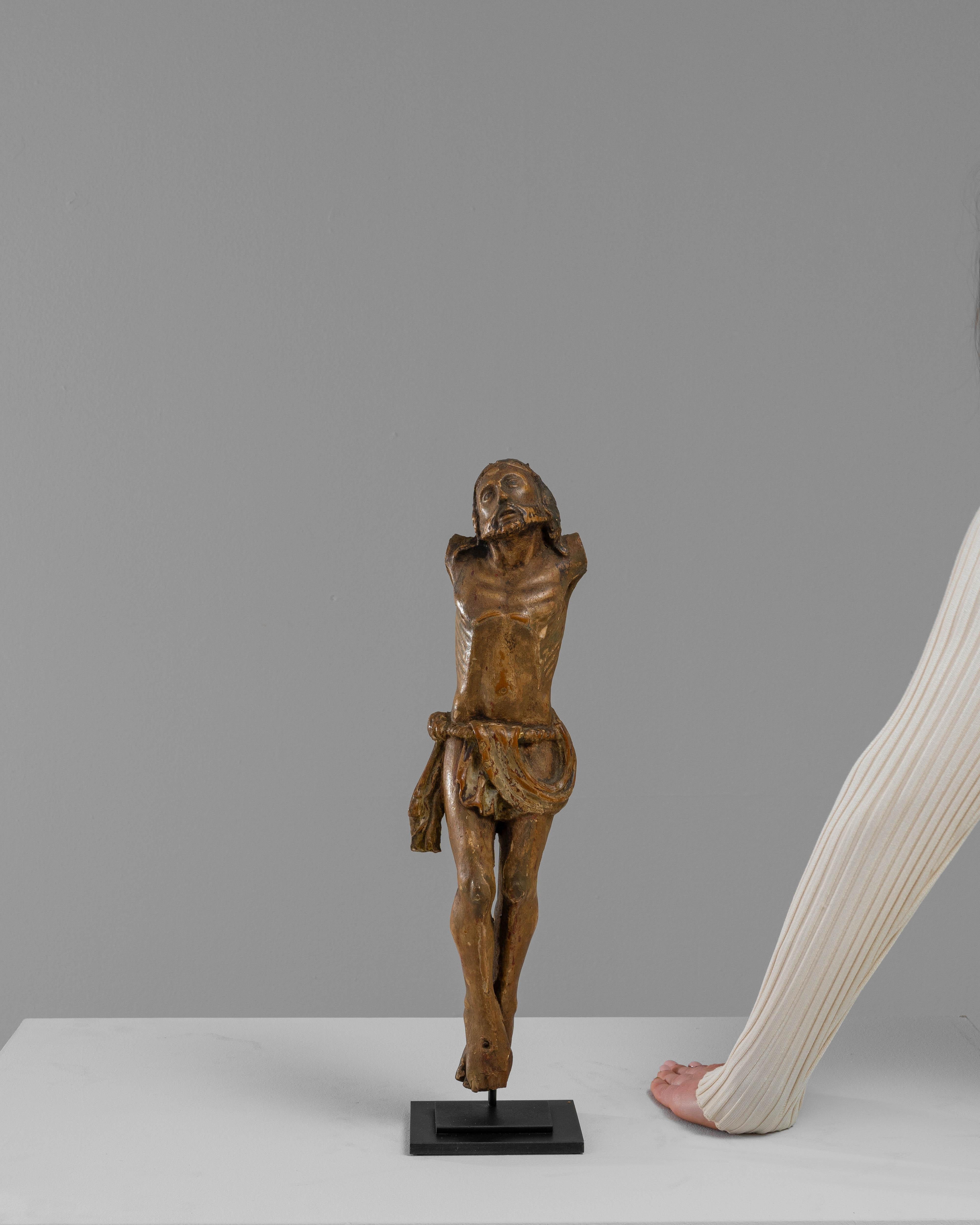 Français Sculpture en bois de Jésus du 18e siècle sur Stand en métal en vente