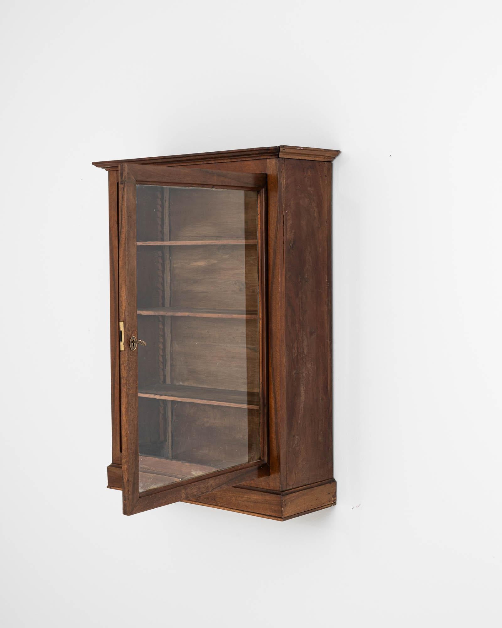 18th Century French Wooden Wall Vitrine For Sale 1