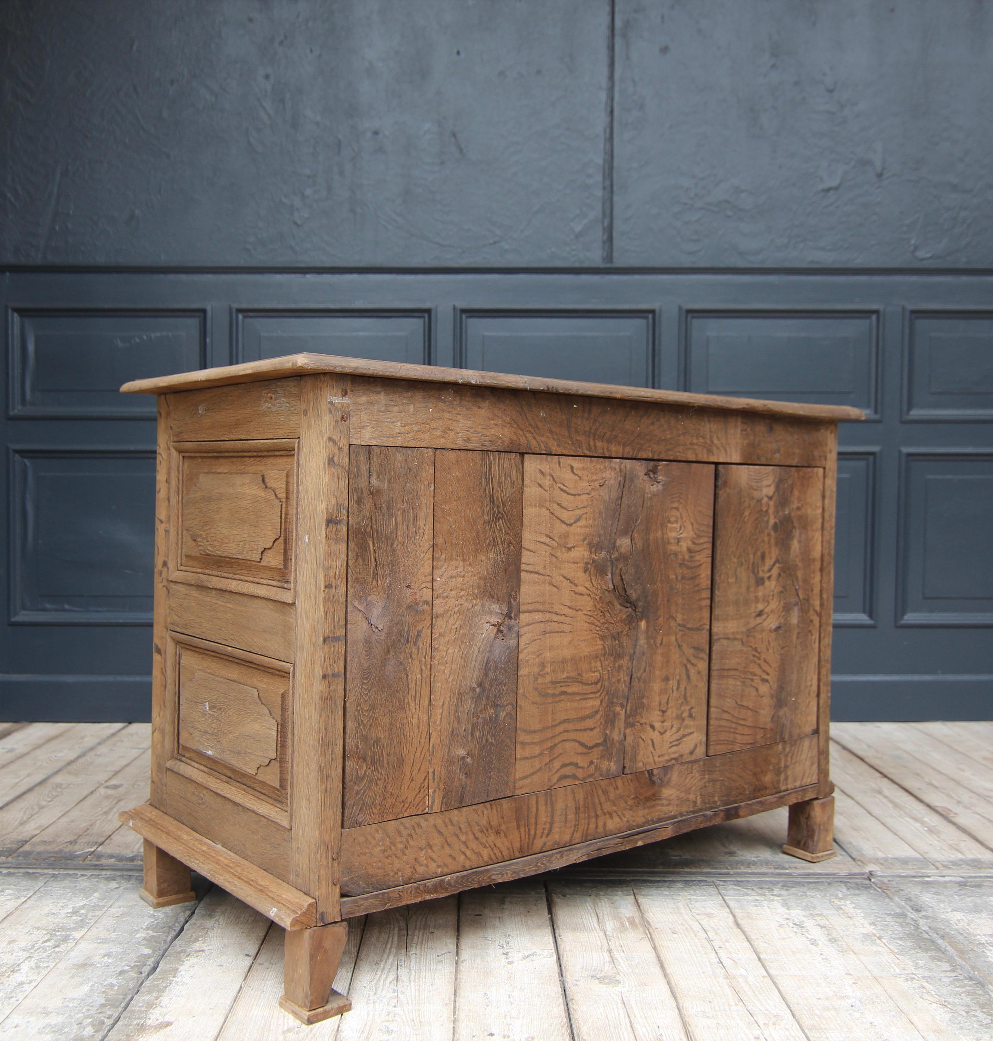 18th Century Galbée Chest of Drawers made of Oak For Sale 14